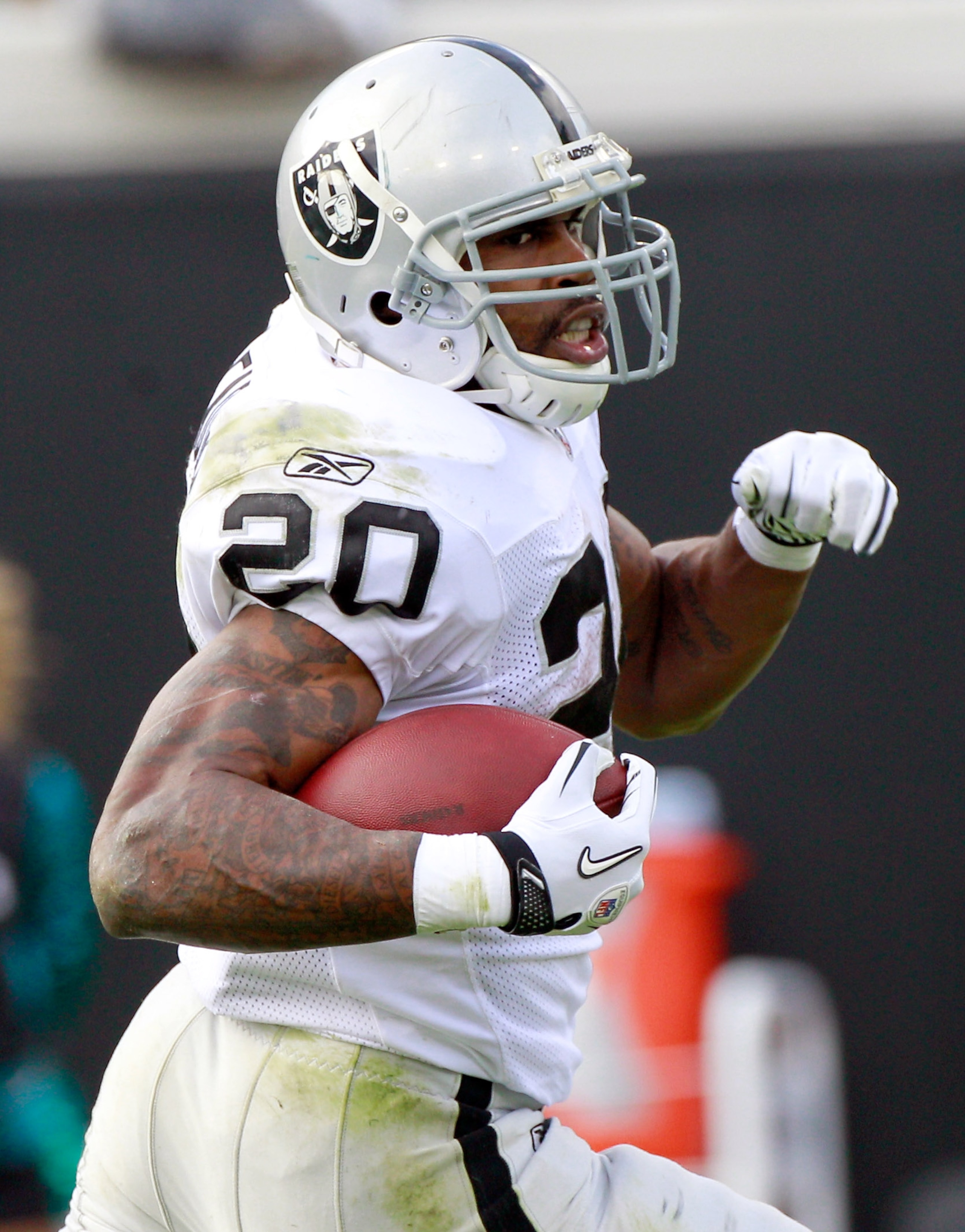 JACKSONVILLE, FL - DECEMBER 12:  Darren McFadden #20 of the Oakland Raiders runs for yardage during the game against the Jacksonville Jaguars at EverBank Field on December 12, 2010 in Jacksonville, Florida.  (Photo by Sam Greenwood/Getty Images)