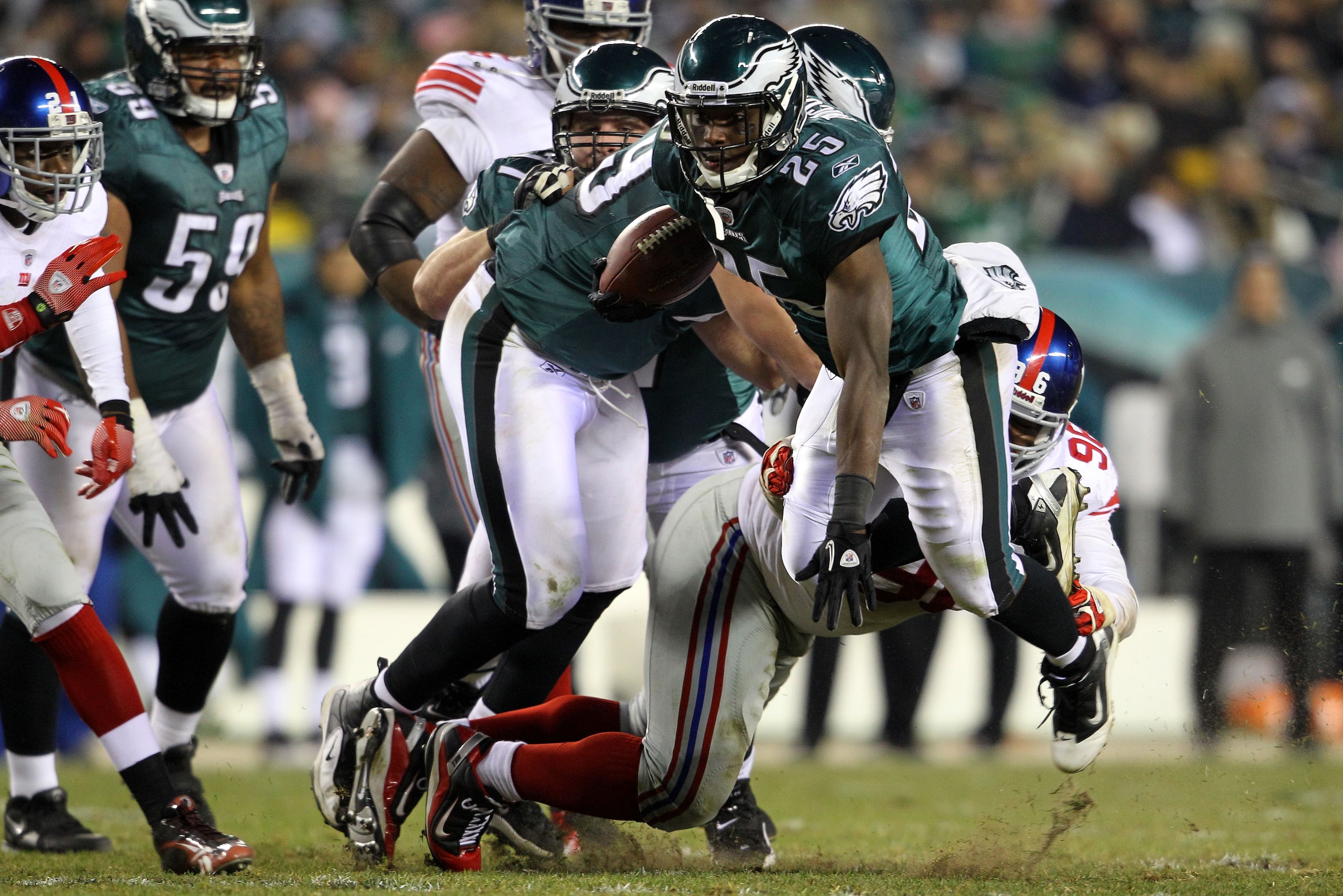 PHILADELPHIA - NOVEMBER 21:  LeSean McCoy #25 of the Philadelphia Eagles gets tripped up by Barry Cofield #96 of the New York Giants at Lincoln Financial Field on November 21, 2010 in Philadelphia, Pennsylvania.  (Photo by Michael Heiman/Getty Images)