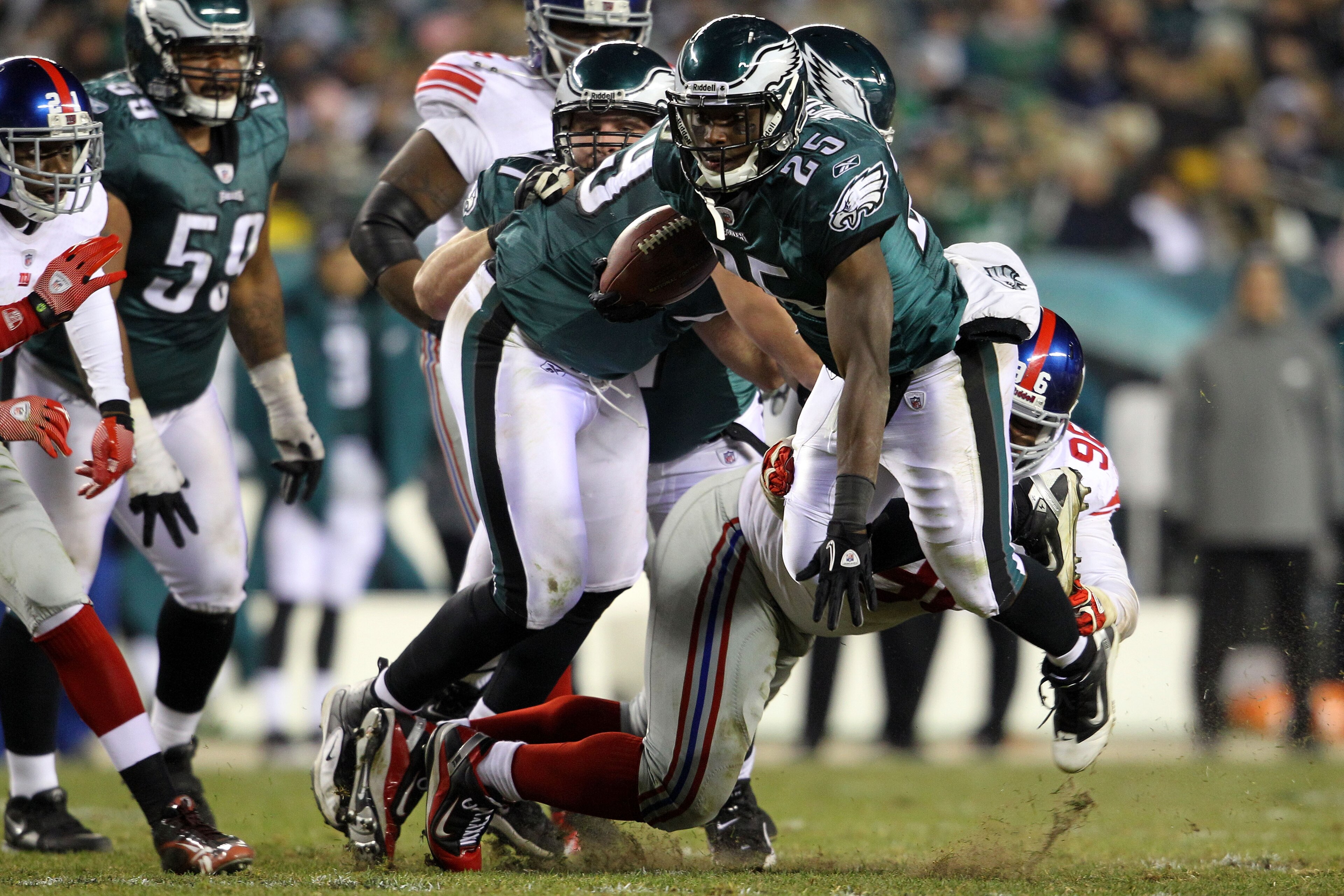 PHILADELPHIA - NOVEMBER 21:  LeSean McCoy #25 of the Philadelphia Eagles gets tripped up by Barry Cofield #96 of the New York Giants at Lincoln Financial Field on November 21, 2010 in Philadelphia, Pennsylvania.  (Photo by Michael Heiman/Getty Images)