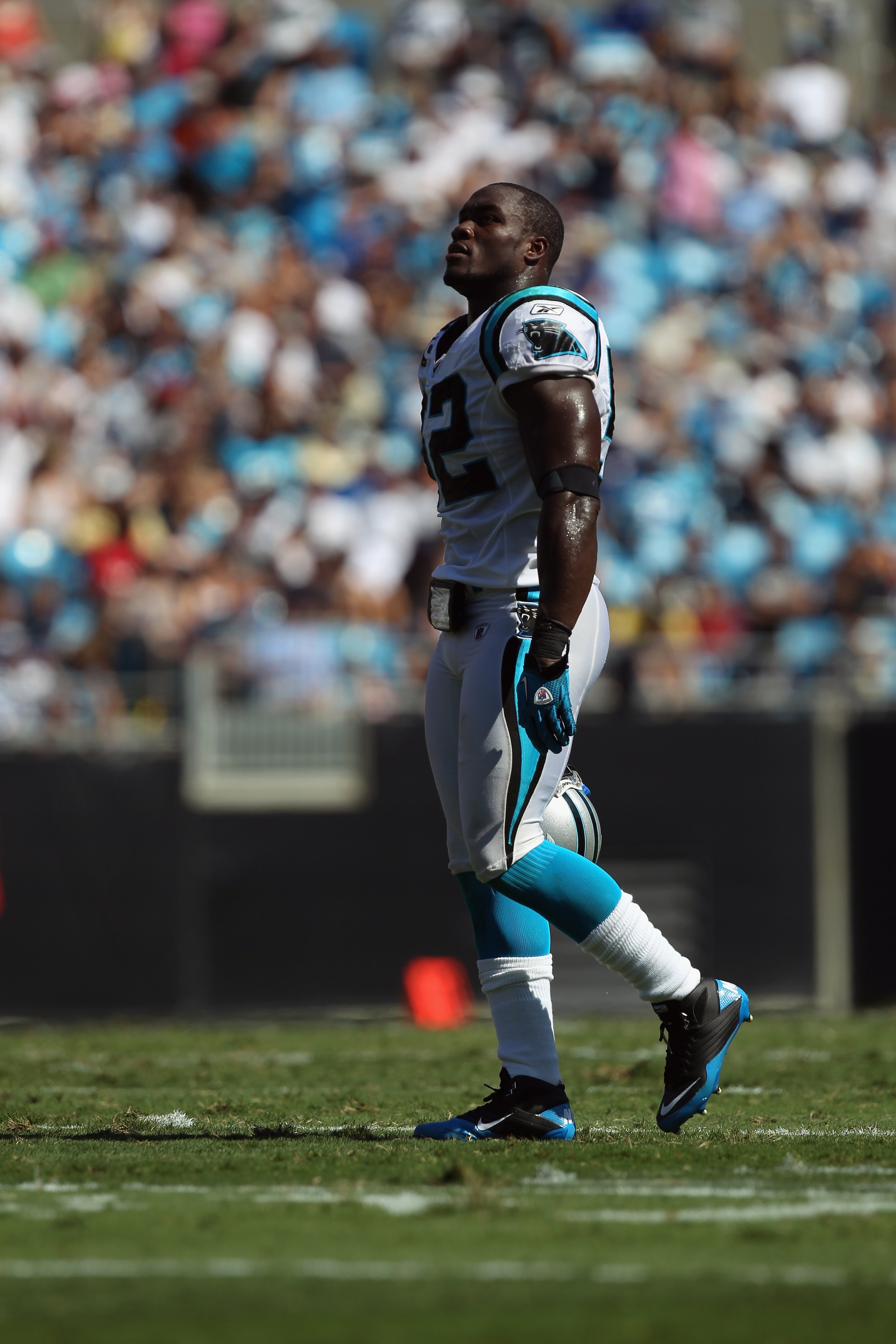 CHARLOTTE, NC - SEPTEMBER 19:  Jon Beason #52 of the Carolina Panthers during their game against the Tampa Bay Buccaneers at Bank of America Stadium on September 19, 2010 in Charlotte, North Carolina.  (Photo by Streeter Lecka/Getty Images)