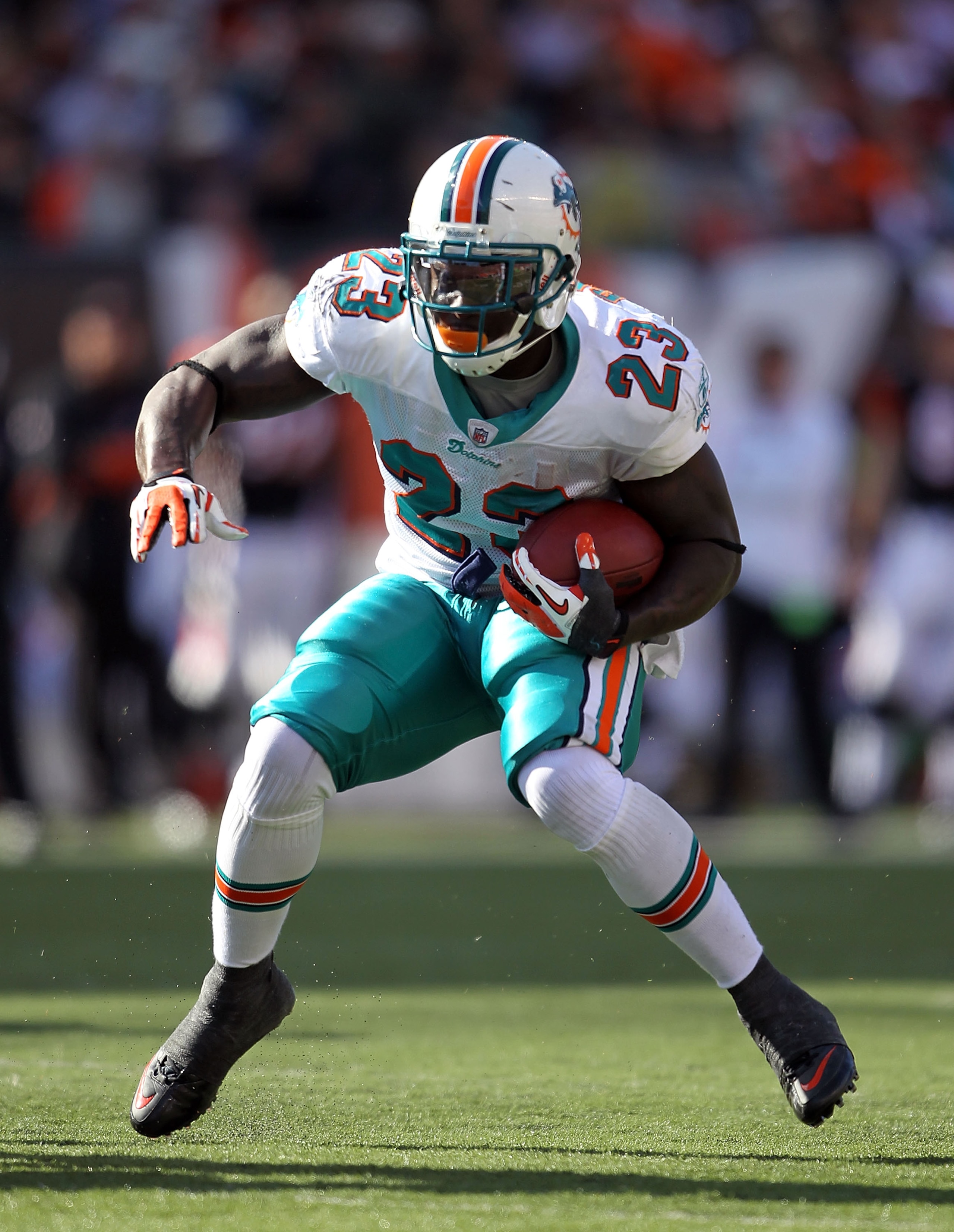 CINCINNATI - OCTOBER 31:  Ronnie Brown #23 of the Miami Dolphins runs with the ball during the NFL game against the Cincinnati Bengals at Paul Brown Stadium on October 31, 2010 in Cincinnati, Ohio.  (Photo by Andy Lyons/Getty Images)