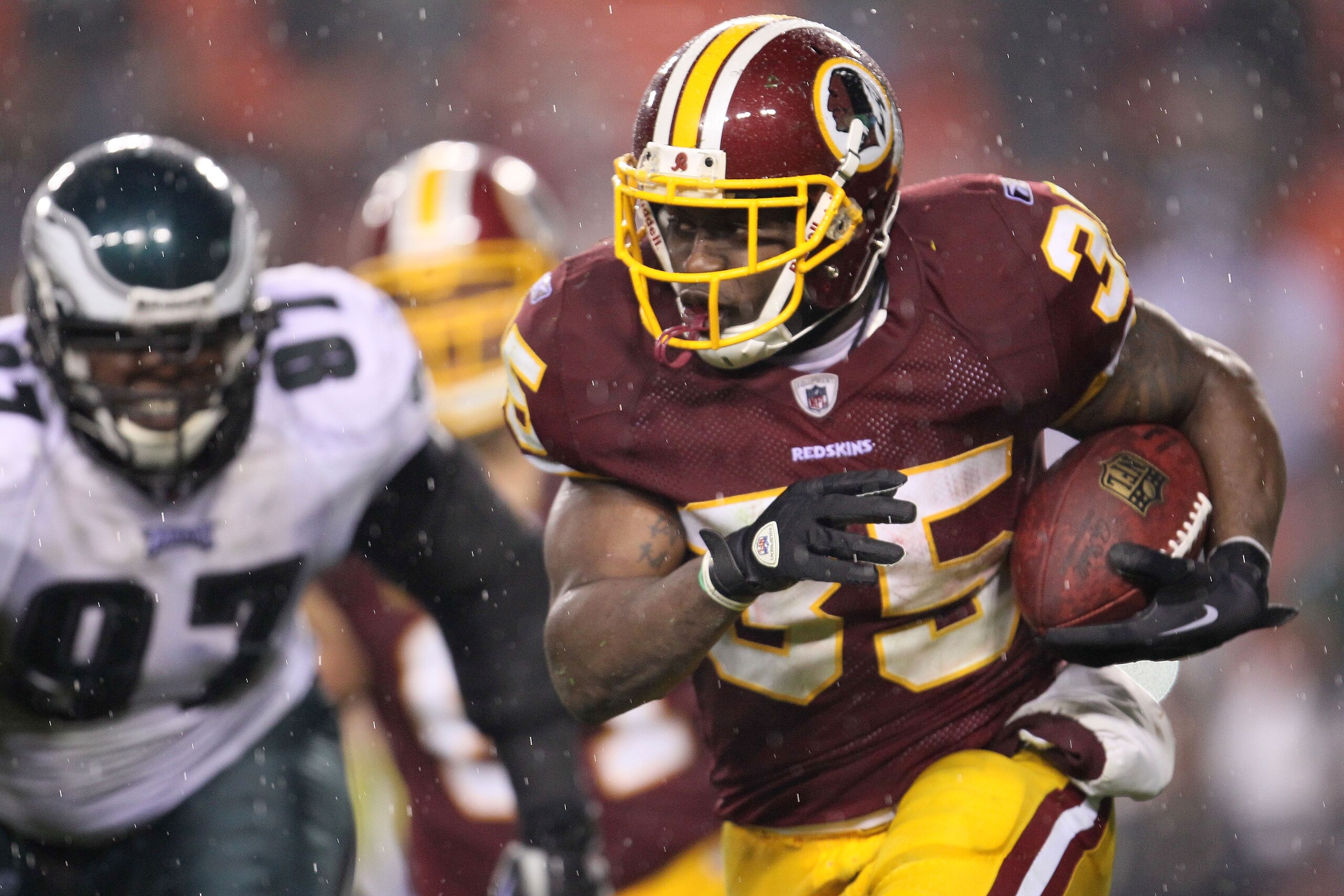 LANDOVER, MD - NOVEMBER 15: Keiland Williams #35 of the Washington Redskins makes a break against the Philadelphia Eagles on November 15, 2010 at FedExField in Landover, Maryland.  (Photo by Chris McGrath/Getty Images)