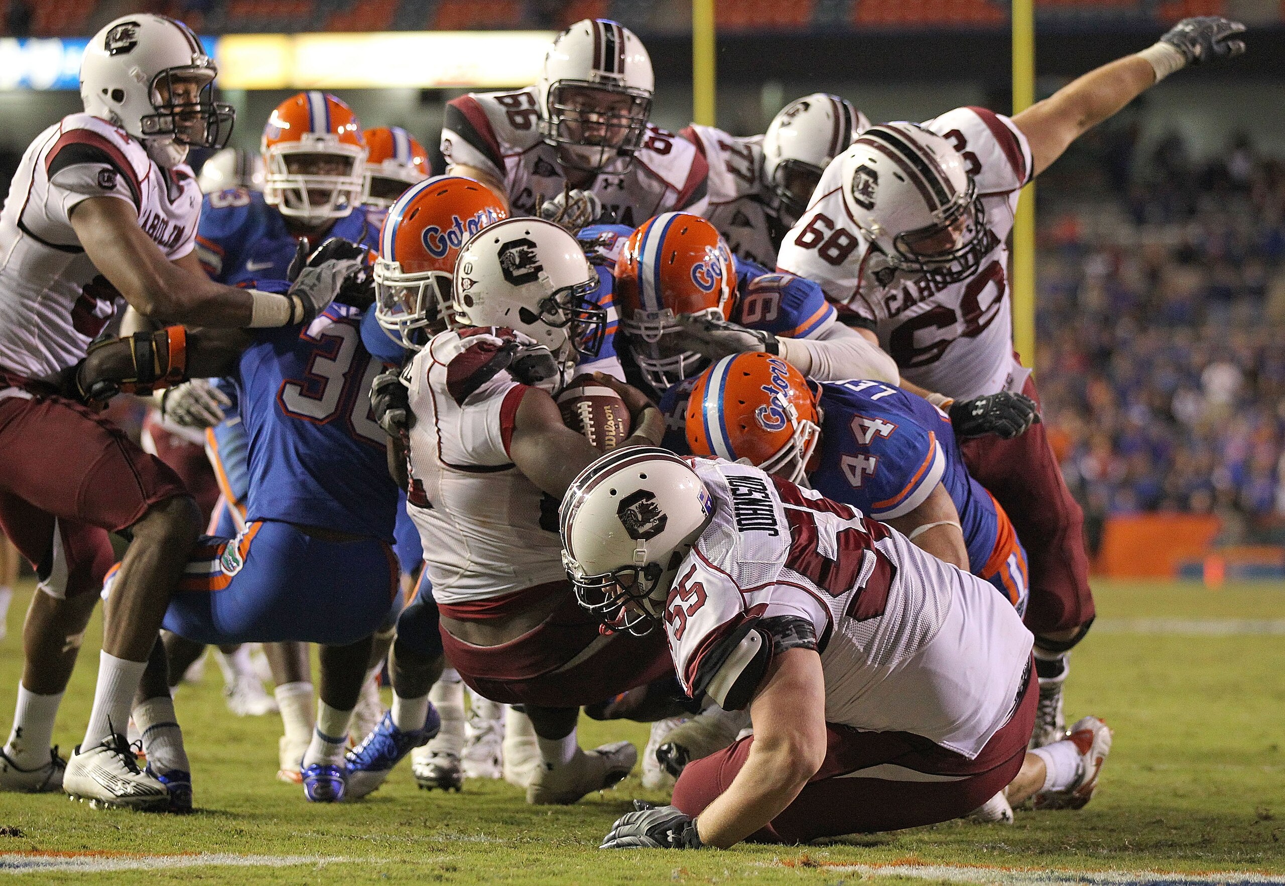 GAINESVILLE, FL - NOVEMBER 13:  Marcus Lattimore #21 of the South Carolina Gamecocks rushes for a touchdown during a game against the Florida Gators at Ben Hill Griffin Stadium on November 13, 2010 in Gainesville, Florida.  (Photo by Mike Ehrmann/Getty Im