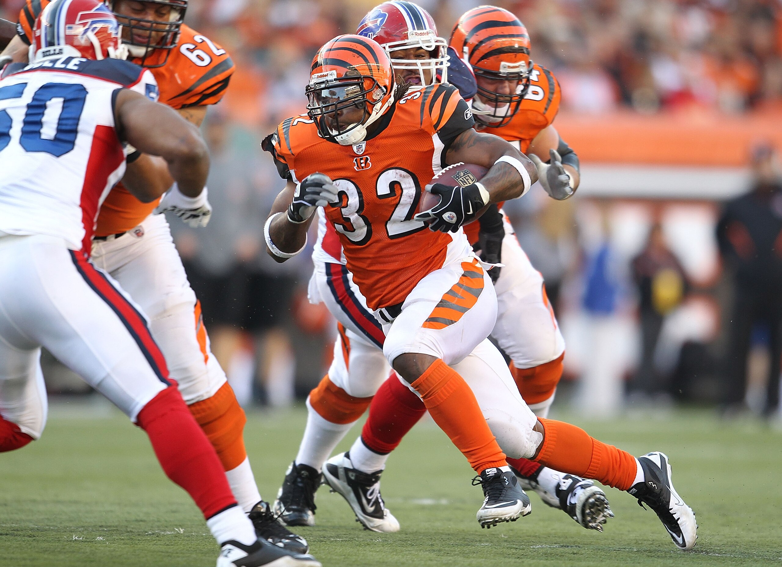 CINCINNATI - NOVEMBER 21:  Cedric Benson #32 of the Cincinnati Bengals runs with the ball during the NFL game against the Buffalo Bills at Paul Brown Stadium on November 21, 2010 in Cincinnati, Ohio.  (Photo by Andy Lyons/Getty Images)