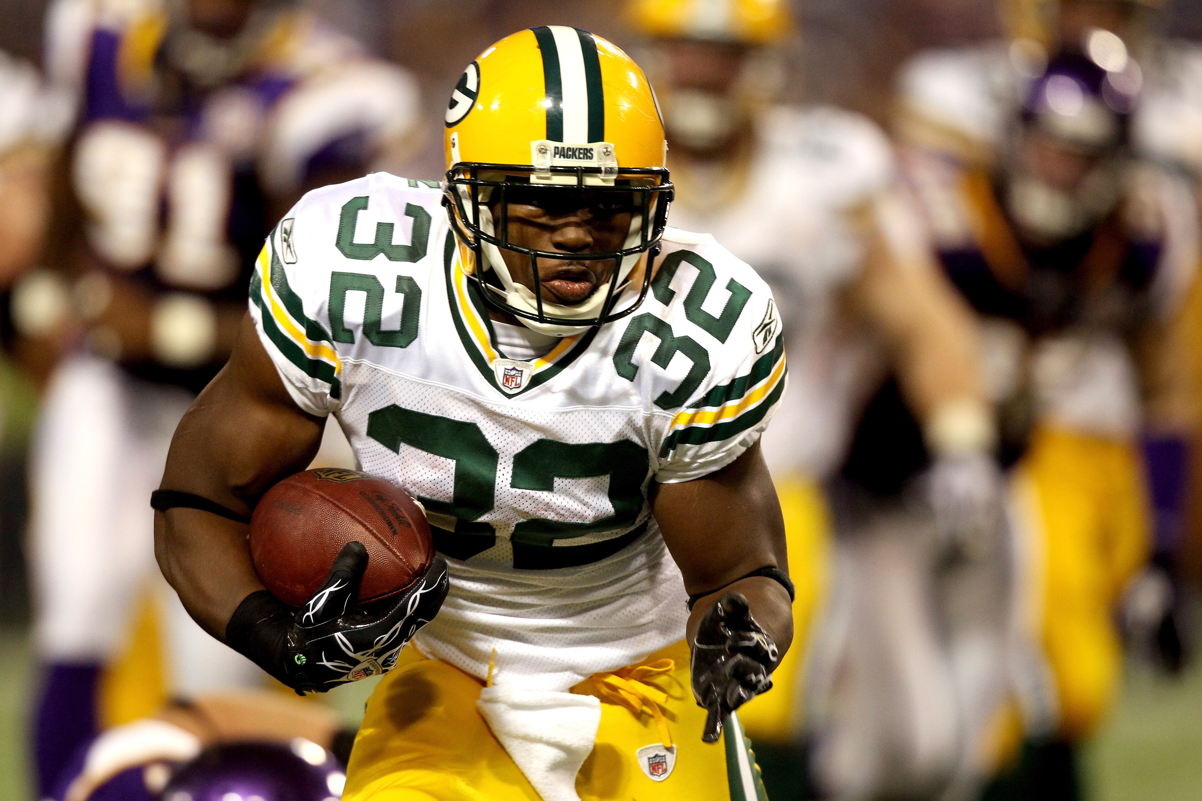 MINNEAPOLIS - NOVEMBER 21: Brandon Jackson #32 of the Green Bay Packers carries the ball against the Minnesota Vikings at the Hubert H. Humphrey Metrodome on November 21, 2010 in Minneapolis, Minnesota.  (Photo by Matthew Stockman/Getty Images)