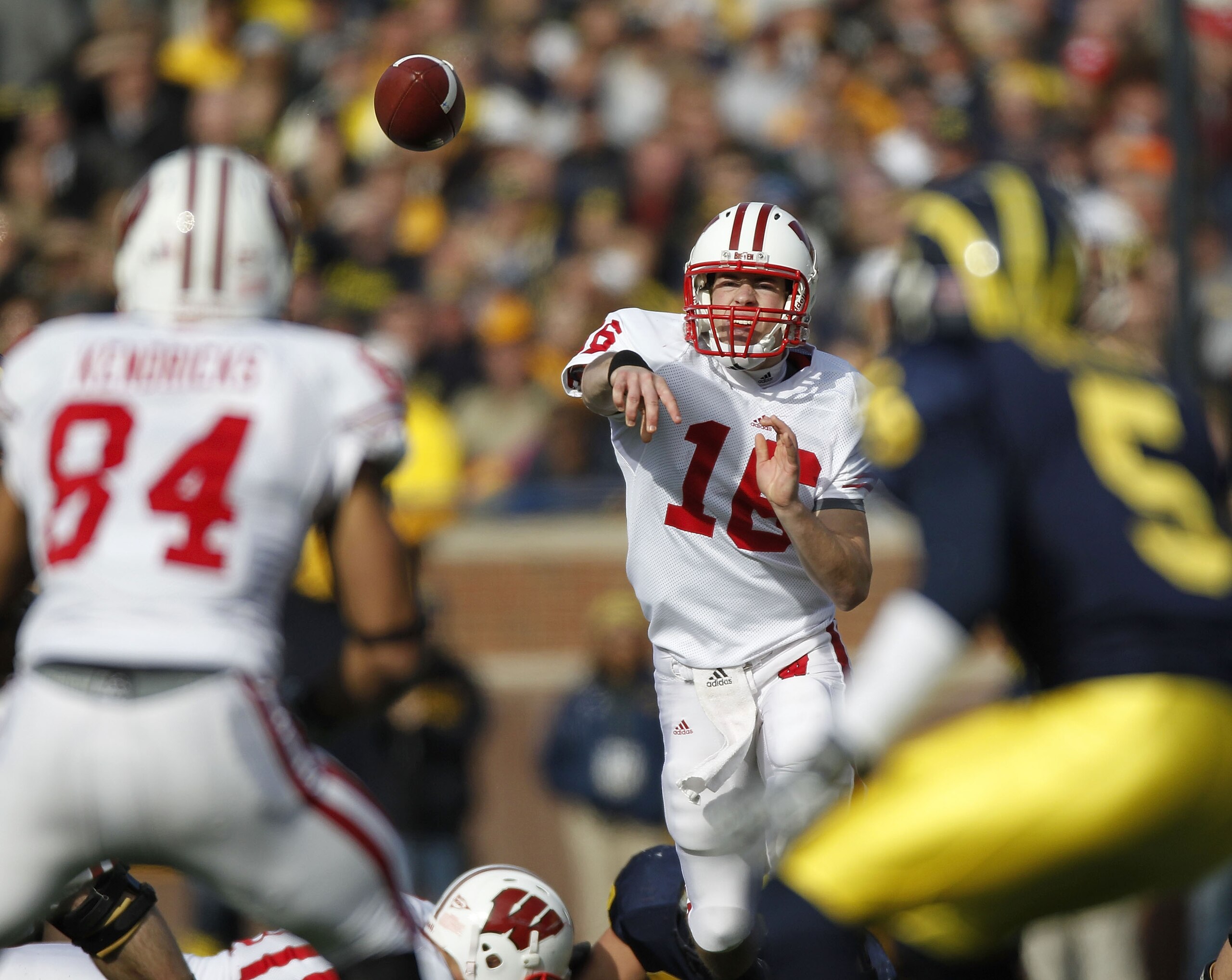 ANN ARBOR, MI - NOVEMBER 20:  Scott Tolzien #16 of the Wisconsin Badgers throws a second quarter pass to Lance Kendricks #84 in front of Courtney Avery #5 of the Michigan Wolverines at Michigan Stadium on November 20, 2010 in Ann Arbor, Michigan.  (Photo