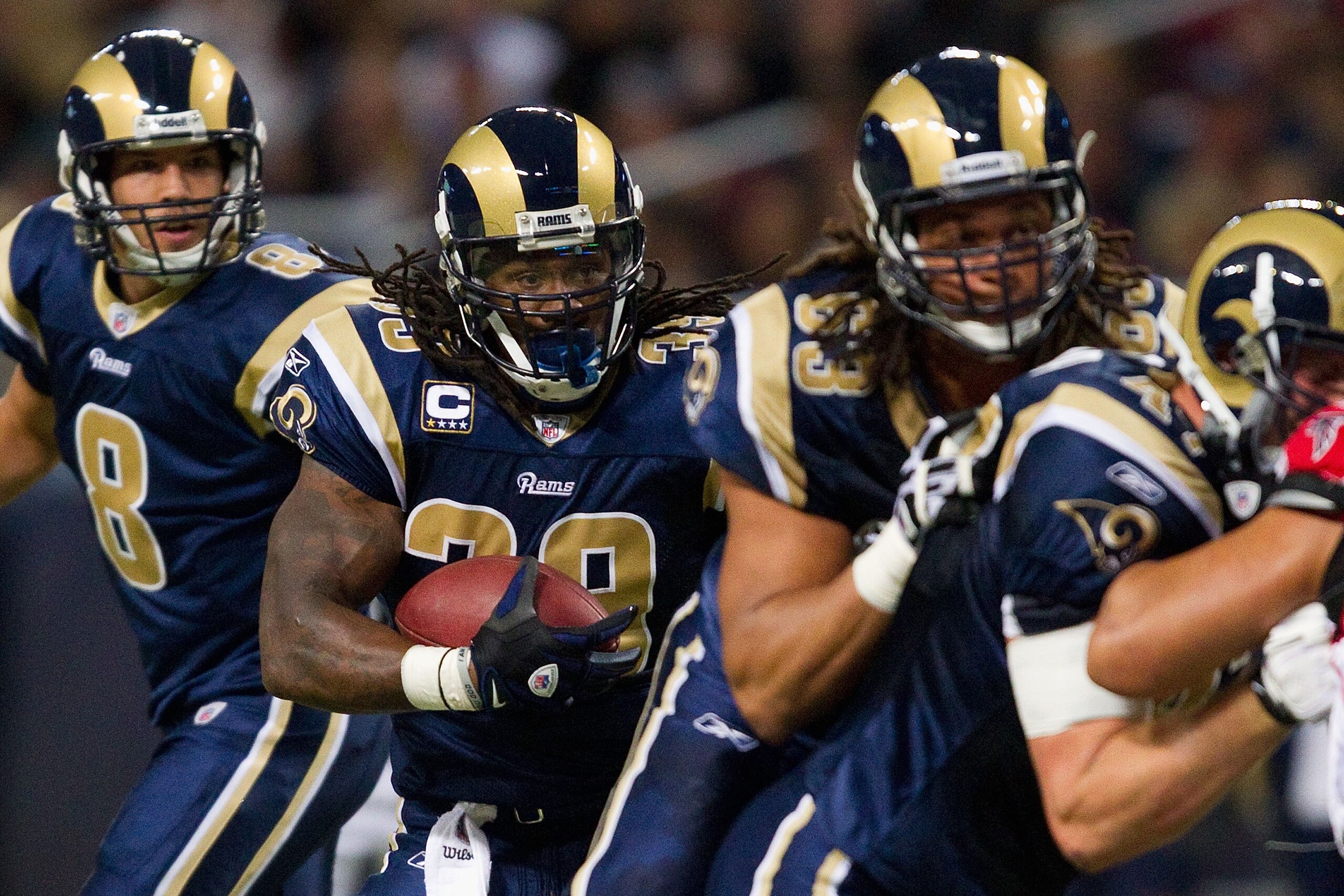 ST. LOUIS - NOVEMBER 21: Steven Jackson #39 of the St. Louis Rams rushes against the Atlanta Falcons at the Edward Jones Dome on November 21, 2010 in St. Louis, Missouri.  The Falcons beat the Rams 34-17.  (Photo by Dilip Vishwanat/Getty Images)