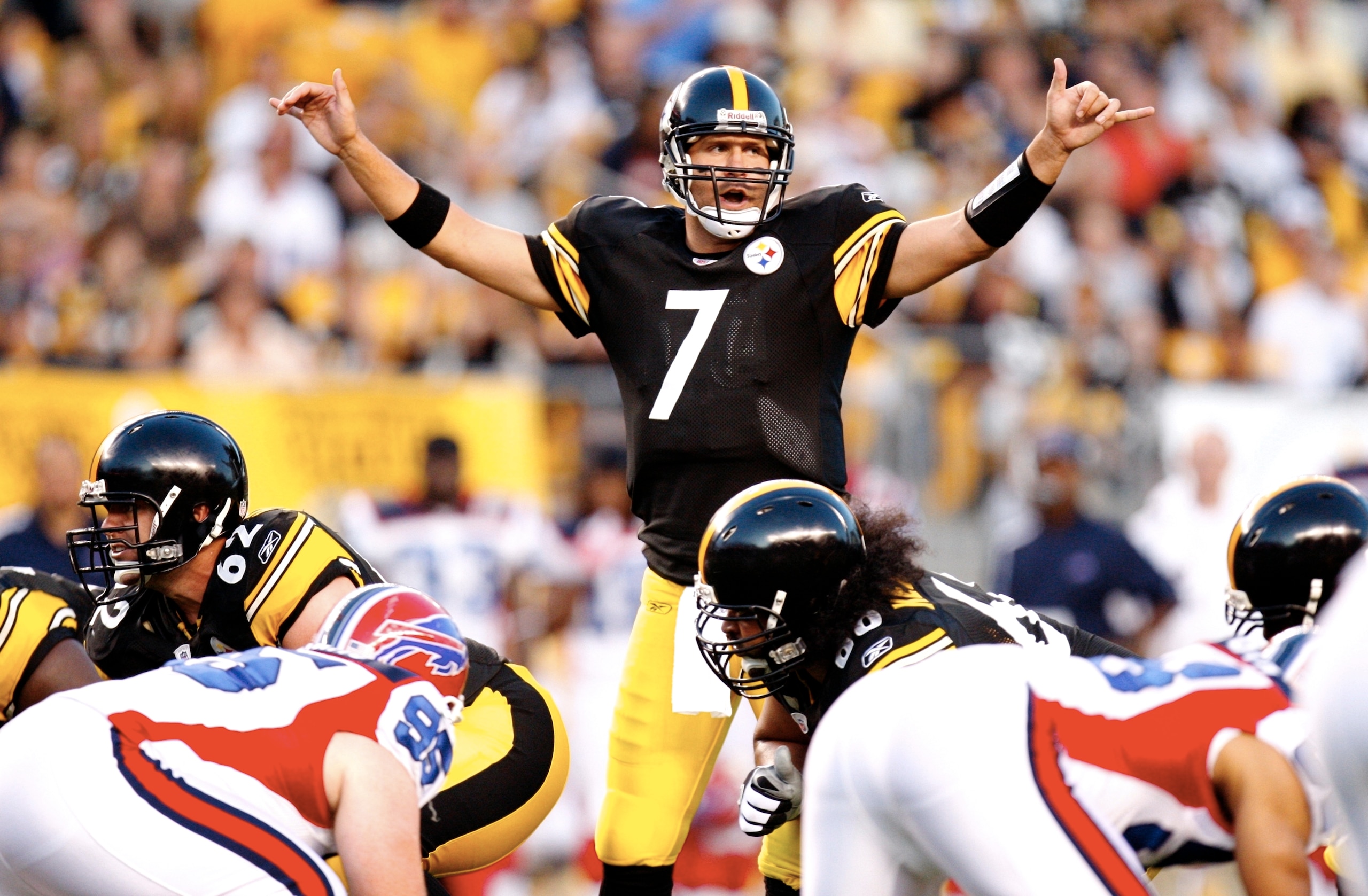 PITTSBURGH - AUGUST 29: Quarterback Ben Roethlisberger #7 of the Pittsburgh Steelers makes the call at the line of scrimmage in the first quarter during the game against the Buffalo Bills at Heinz Field on August 29, 2009 in Pittsburgh, Pennsylvania. (Ph PITTSBURGH - AUGUST 29: Quarterback Ben Roethlisberger #7 of the Pittsburgh Steelers makes the call at the line of scrimmage in the first quarter during the game against the Buffalo Bills at Heinz Field on August 29, 2009 in Pittsburgh, Pennsylvania. (Ph