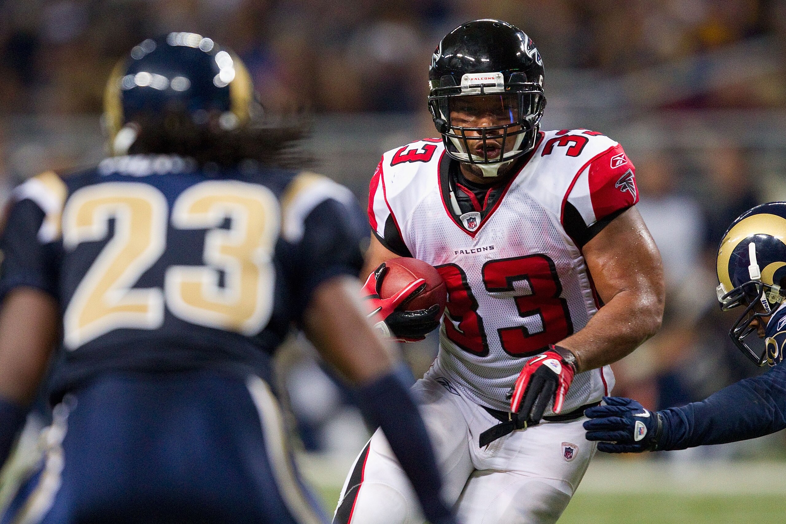 ST. LOUIS - NOVEMBER 21: Michael Turner #33 of the Atlanta Falcons rushes against the St. Louis Rams at the Edward Jones Dome on November 21, 2010 in St. Louis, Missouri.  The Falcons beat the Rams 34-17.  (Photo by Dilip Vishwanat/Getty Images)