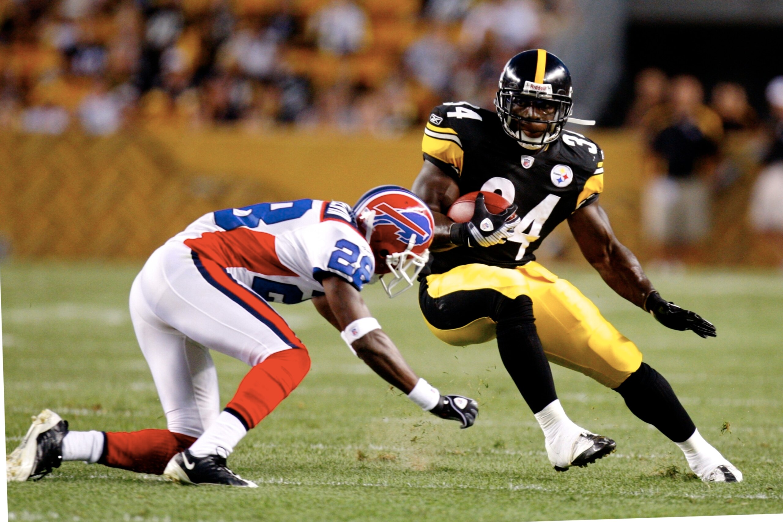 PITTSBURGH - AUGUST 29: Rashard Mendenhall #34 of the Pittsburgh Steelers carries the ball against Leodis McKelvin #28 of the Buffalo Bills at Heinz Field on August 29, 2009 in Pittsburgh, Pennsylvania. (Photo by Gregory Shamus/Getty Images) PITTSBURGH - AUGUST 29: Rashard Mendenhall #34 of the Pittsburgh Steelers carries the ball against Leodis McKelvin #28 of the Buffalo Bills at Heinz Field on August 29, 2009 in Pittsburgh, Pennsylvania. (Photo by Gregory Shamus/Getty Images)