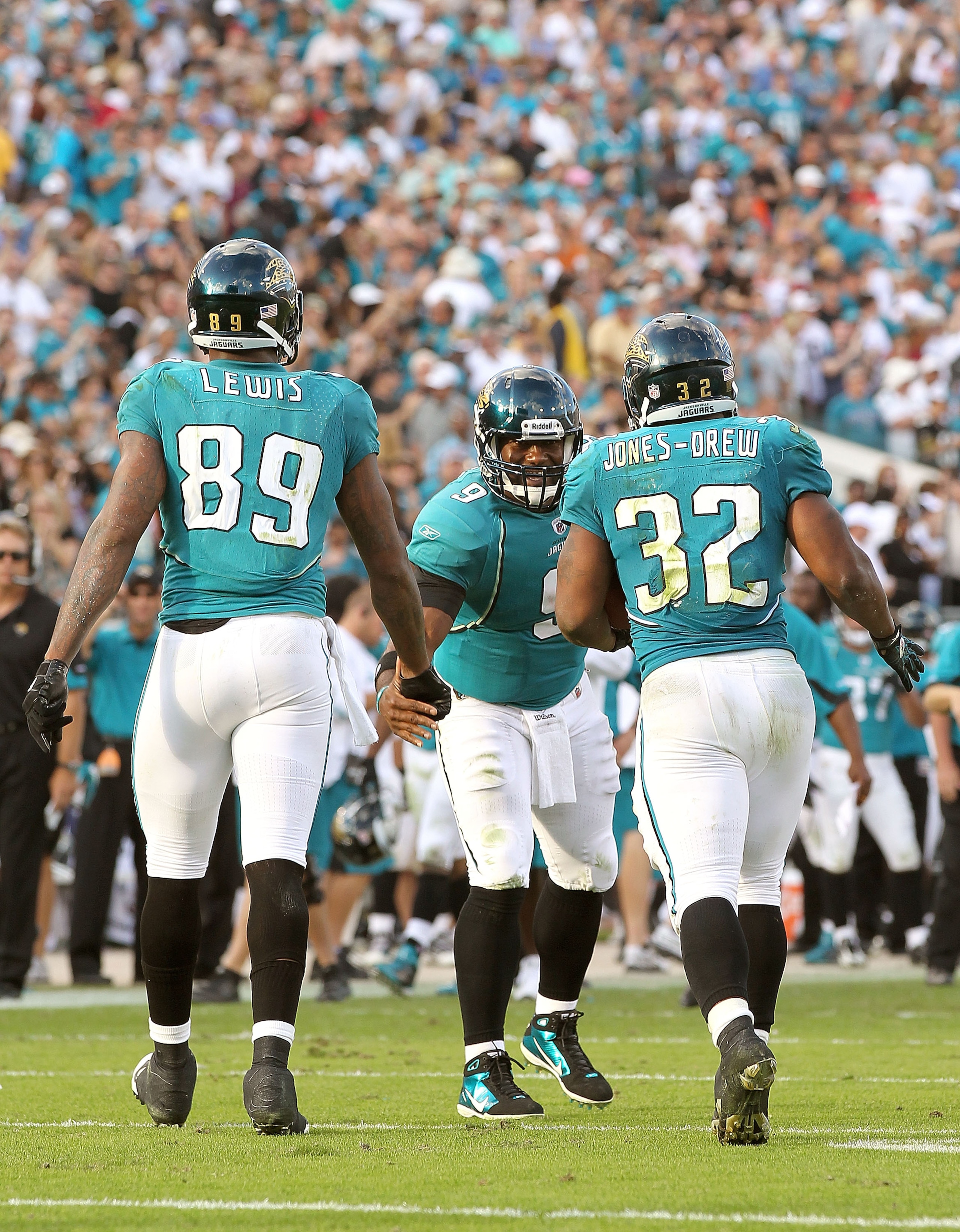 JACKSONVILLE, FL - NOVEMBER 21: David Garrard #9 of the Jacksonville Jaguars congratulates Maurice Jones-Drew #32 after scoring a touchdown during a game agaisnt the Cleveland Browns at EverBank Field on November 21, 2010 in Jacksonville, Florida. (Ph JACKSONVILLE, FL - NOVEMBER 21: David Garrard #9 of the Jacksonville Jaguars congratulates Maurice Jones-Drew #32 after scoring a touchdown during a game agaisnt the Cleveland Browns at EverBank Field on November 21, 2010 in Jacksonville, Florida. (Ph