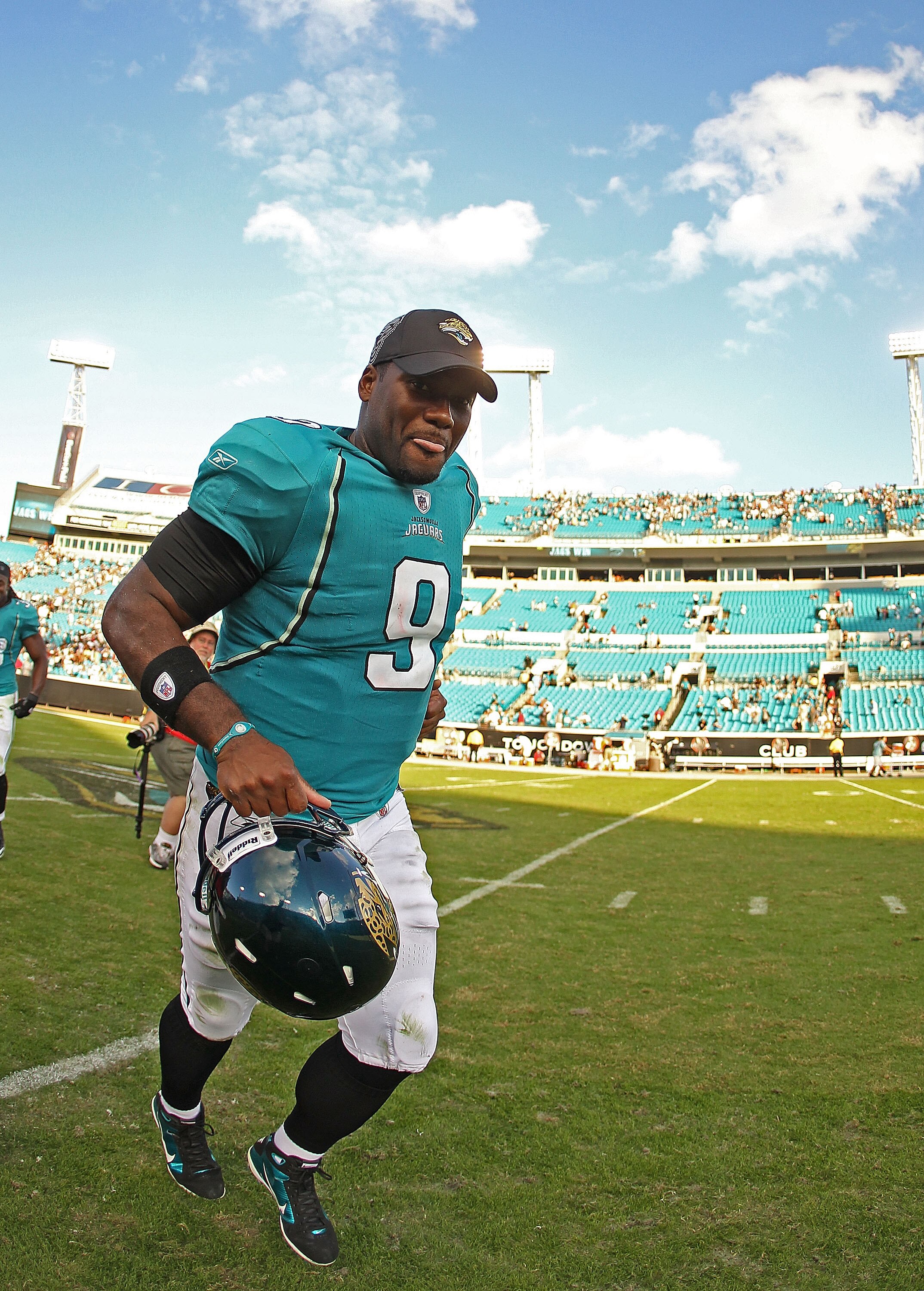 JACKSONVILLE, FL - NOVEMBER 21:  David Garrard #9  of the Jacksonville Jaguars  runs off the field after winning a game agaisnt the Cleveland Browns at EverBank Field on November 21, 2010 in Jacksonville, Florida.  (Photo by Mike Ehrmann/Getty Images)