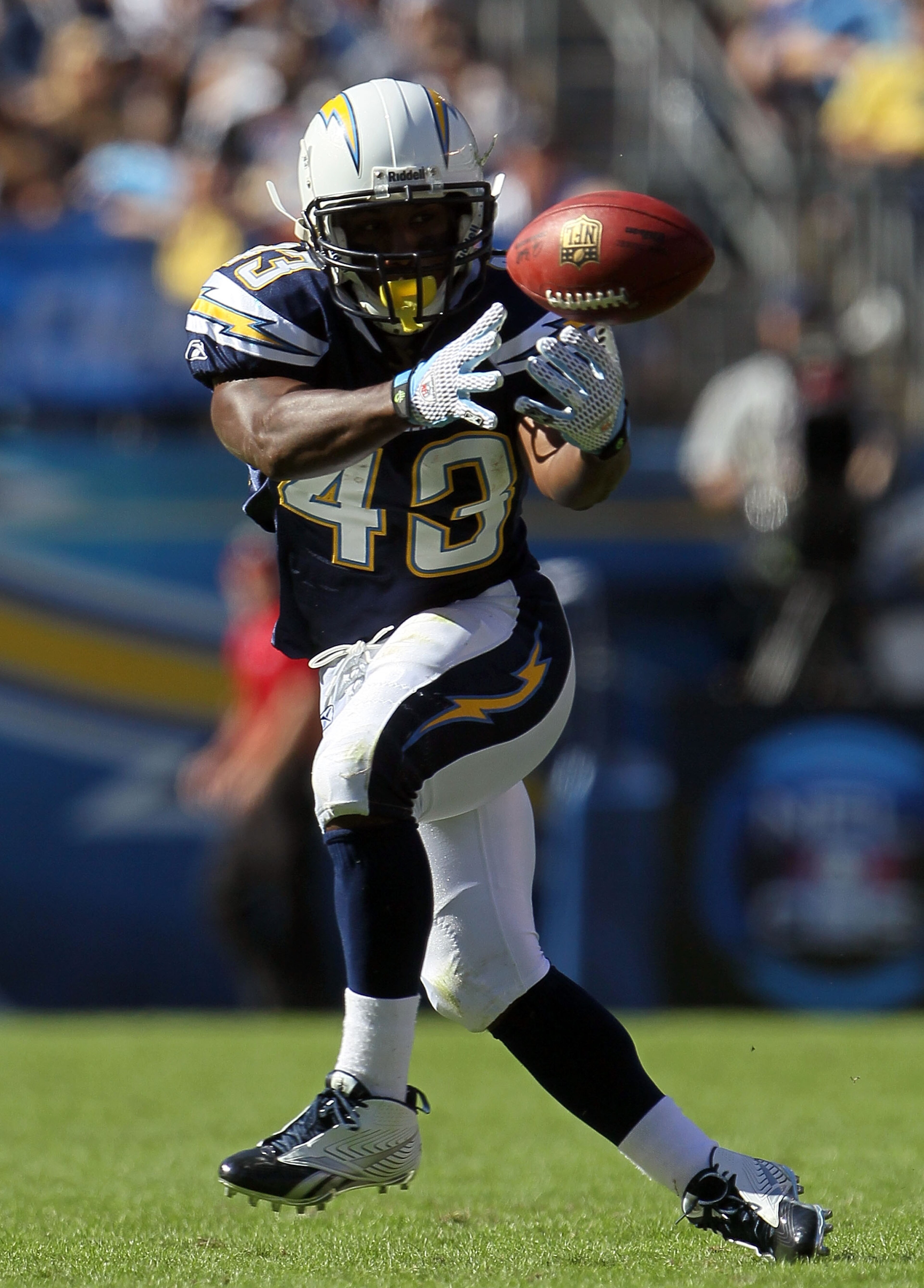 SAN DIEGO - OCTOBER 31: Darren Sproles #43 of the San Diego Chargers plays in the game against the Tennessee Titans at Qualcomm Stadium on October 31, 2010 in San Diego, California. The Chargers defeated the Titans 33-25. (Photo by Jeff Gross/Getty Imag SAN DIEGO - OCTOBER 31: Darren Sproles #43 of the San Diego Chargers plays in the game against the Tennessee Titans at Qualcomm Stadium on October 31, 2010 in San Diego, California. The Chargers defeated the Titans 33-25. (Photo by Jeff Gross/Getty Imag
