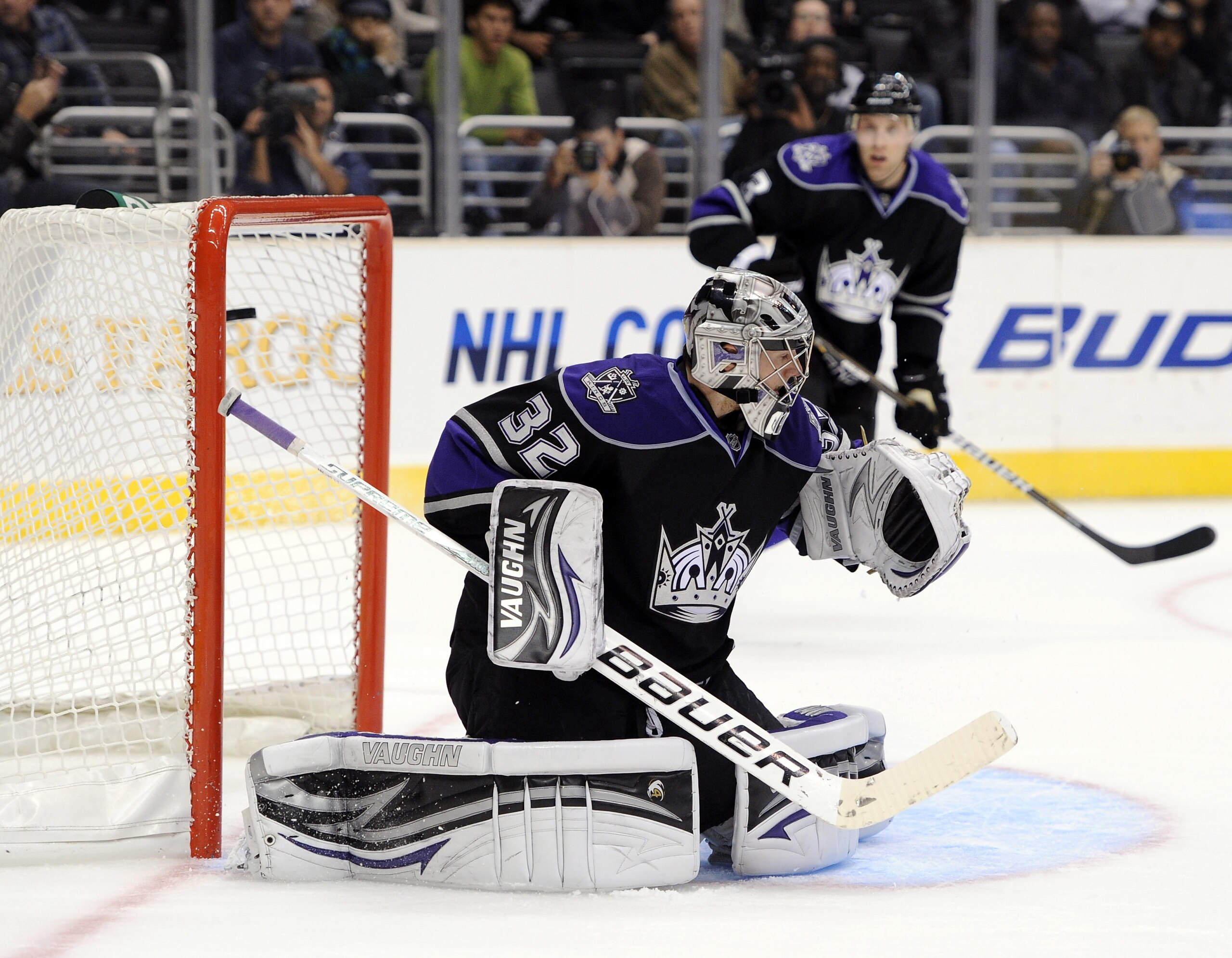 LOS ANGELES, CA - NOVEMBER 17:  Jonathan Quick #32 of the Los Angeles Kings allows a goal to Rick Nash #61 of the Columbus Blue Jackets for a 4-3 lead during the third period at the Staples Center on November 17, 2010 in Los Angeles, California.  (Photo b