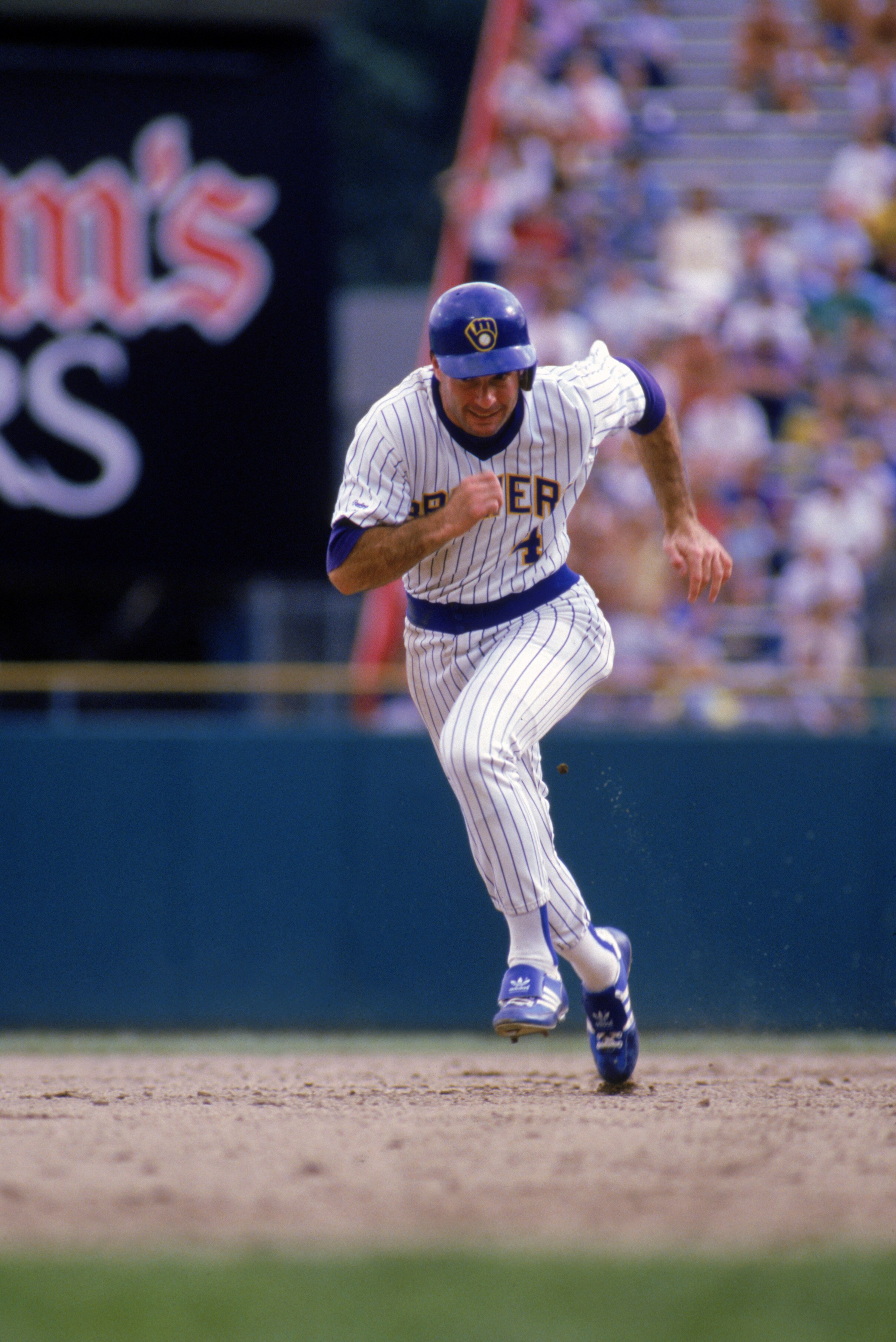 MILKAUKEE - 1987:  Paul Molitor #4 of the Milwaukee Brewers runs the baseline during the 1987 season game at Milwaukee County Stadium in Milwaukee, Wisconsin.  (Photo by Jonathan Daniel/Getty Images)