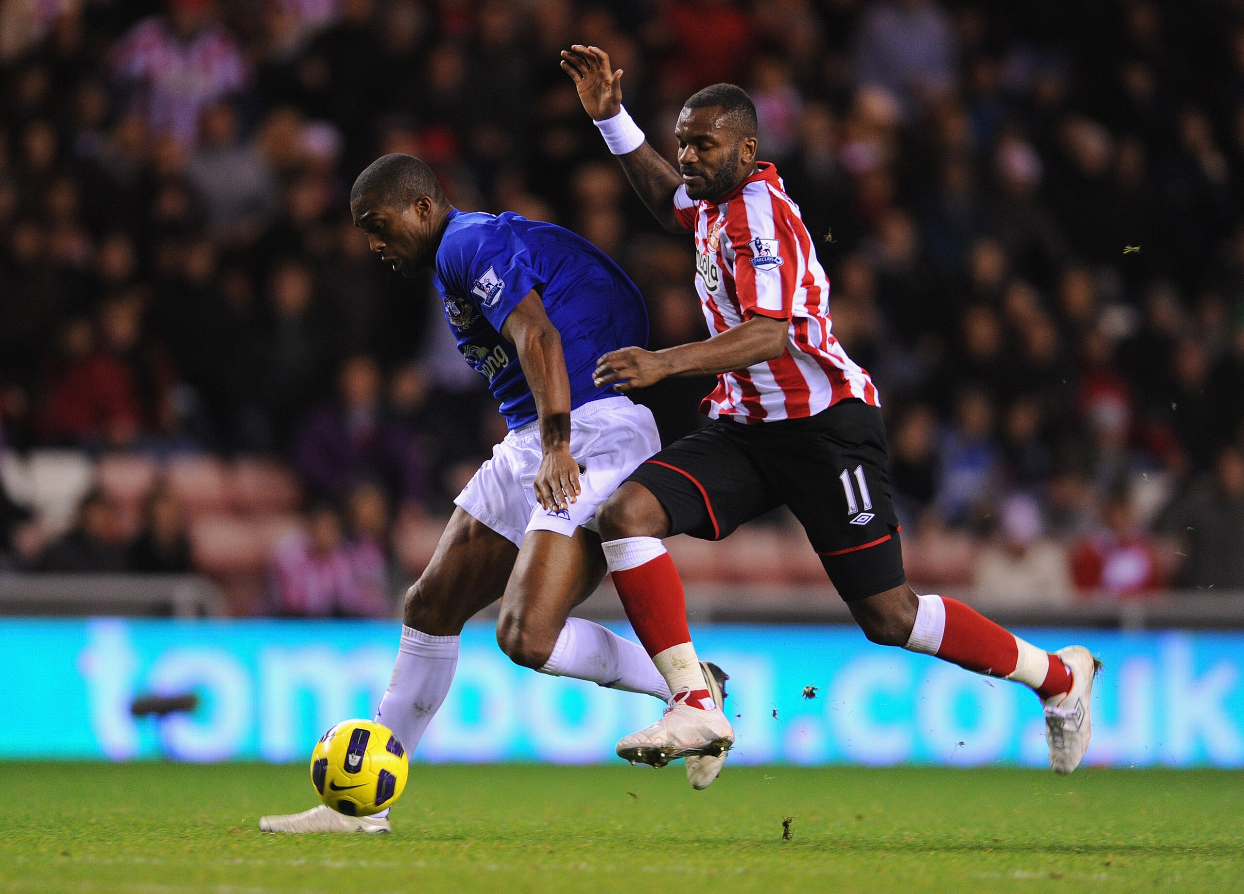 SUNDERLAND, ENGLAND - NOVEMBER 22: Sylvain Distin of Everton challenges Darren Bent of Sunderland during the Barclays Premier League match between Sunderland and Everton at the Stadium of Light on November 22, 2010 in Sunderland, England.  (Photo by Micha