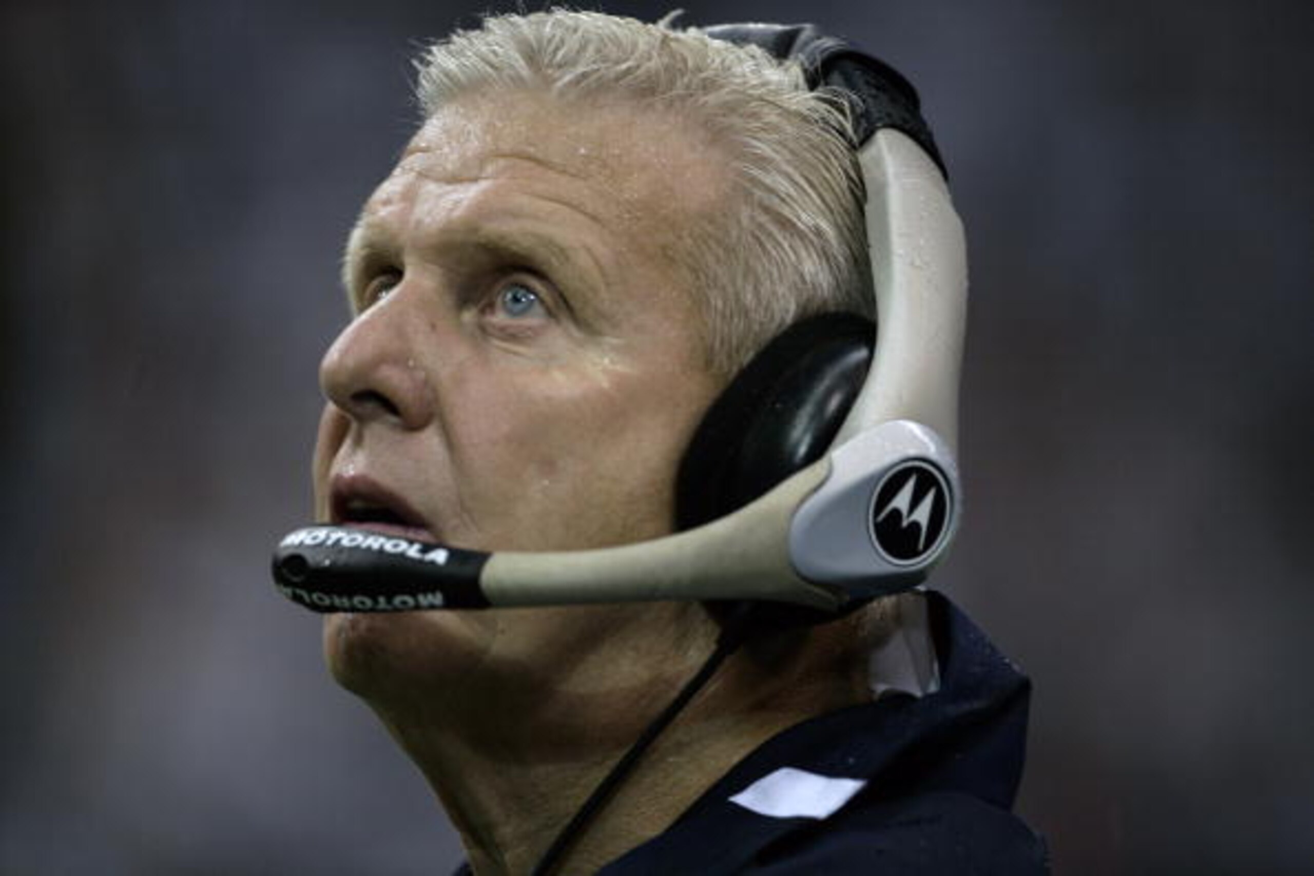 DALLAS - SEPTEMBER 17: Head coach Bill Parcells of the Dallas Cowboys coaches against the Washington Redskins at Texas Stadium in Dallas, Texas on September 17, 2006. Dallas won 27 - 10. Parcells is viewed as a legendary NFL coach with two Super-Bowl vi DALLAS - SEPTEMBER 17: Head coach Bill Parcells of the Dallas Cowboys coaches against the Washington Redskins at Texas Stadium in Dallas, Texas on September 17, 2006. Dallas won 27 - 10. Parcells is viewed as a legendary NFL coach with two Super-Bowl vi