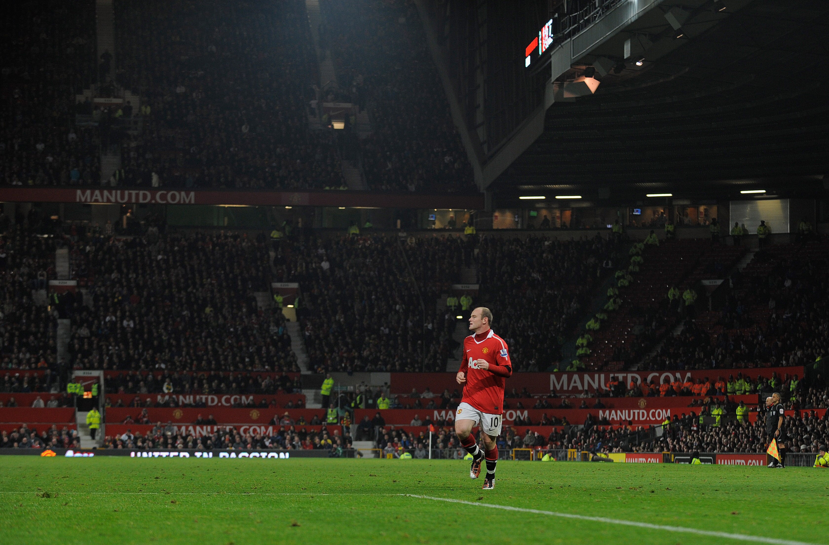 MANCHESTER, ENGLAND - NOVEMBER 20:  Wayne Rooney of Manchester United runs on the pitch during the Barclays Premier League match between Manchester United and Wigan Athletic at Old Trafford on November 20, 2010 in Manchester, England.  (Photo by Michael R