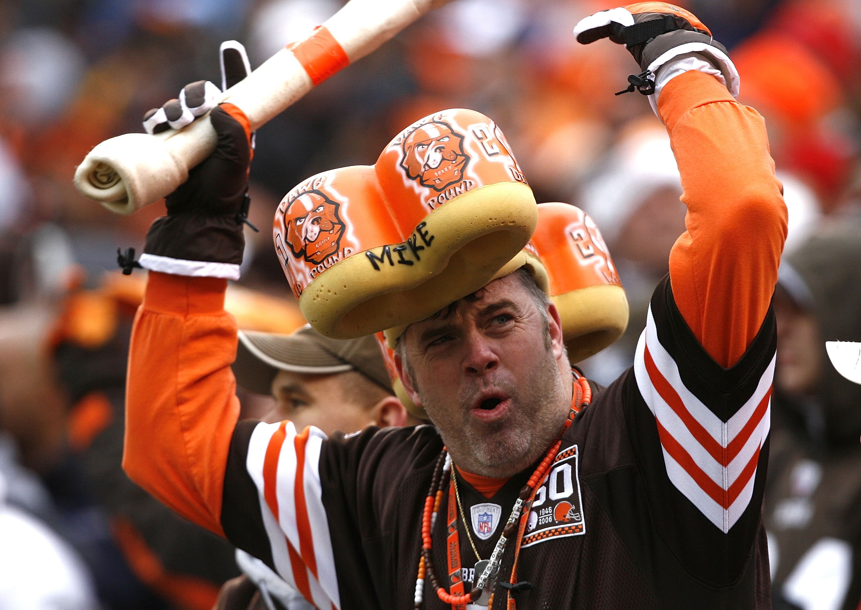 CLEVELAND - DECEMBER 27:  A Cleveland Browns fan cheers against the Oakland Raiders at Cleveland Browns Stadium on December 27, 2009 in Cleveland, Ohio.  (Photo by Matt Sullivan/Getty Images)