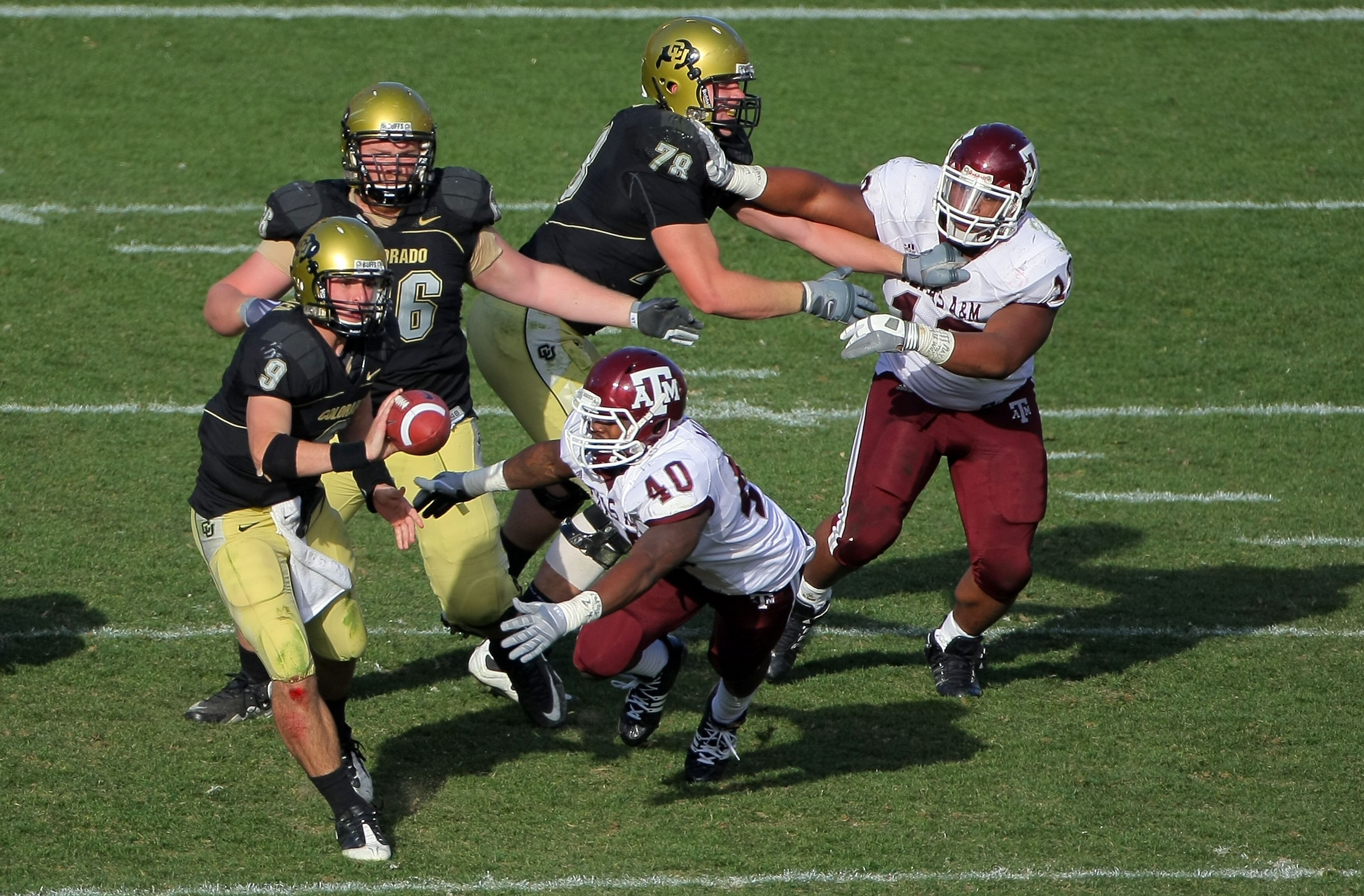 BOULDER, CO - NOVEMBER 07:  Quarterback Tyler Hansen #9 of the Colorado Buffaloes delivers a shovel pass against the Texas A&M Aggies during NCAA college football action at Folsom Field on November 7, 2009 in Boulder, Colorado. Colorado defeated Texas A&M