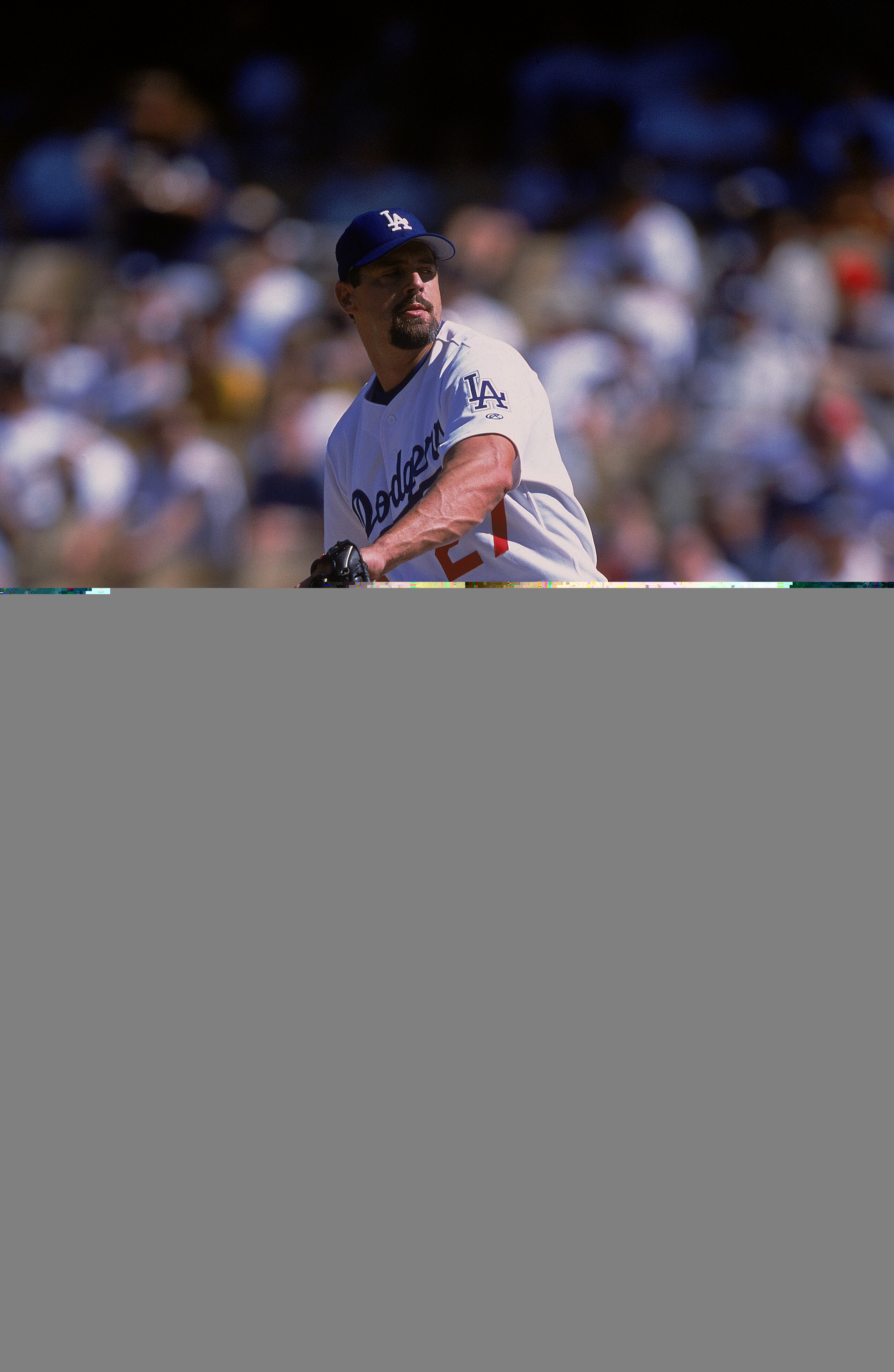 22 Sep 2001:   Kevin Brown #27 of the Los Angeles Dodgers pulls back to pitch during the game against the Arizona Diamondbacks at Dodger Stadium in Los Angeles, California.  The Dodgers defeated the Diamondbacks 6-5.Mandatory Credit: Jeff Gross  /Allsport
