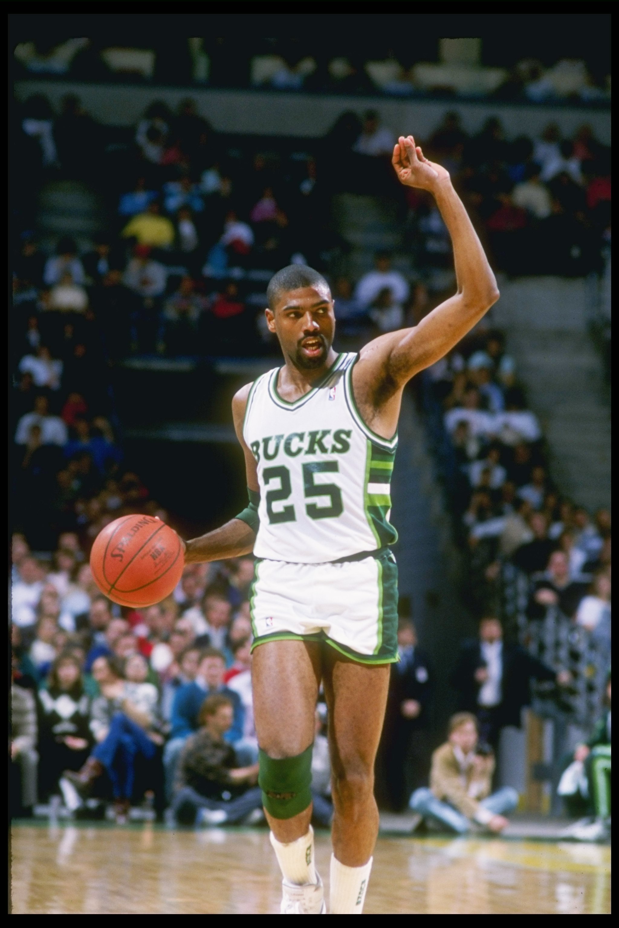 1989:  Paul Pressey of the Milwaukee Bucks dribbles the ball down the court during a game at the Bradley Center in Milwaukee, Wisconsin. Mandatory Credit: Jonathan Daniel  /Allsport