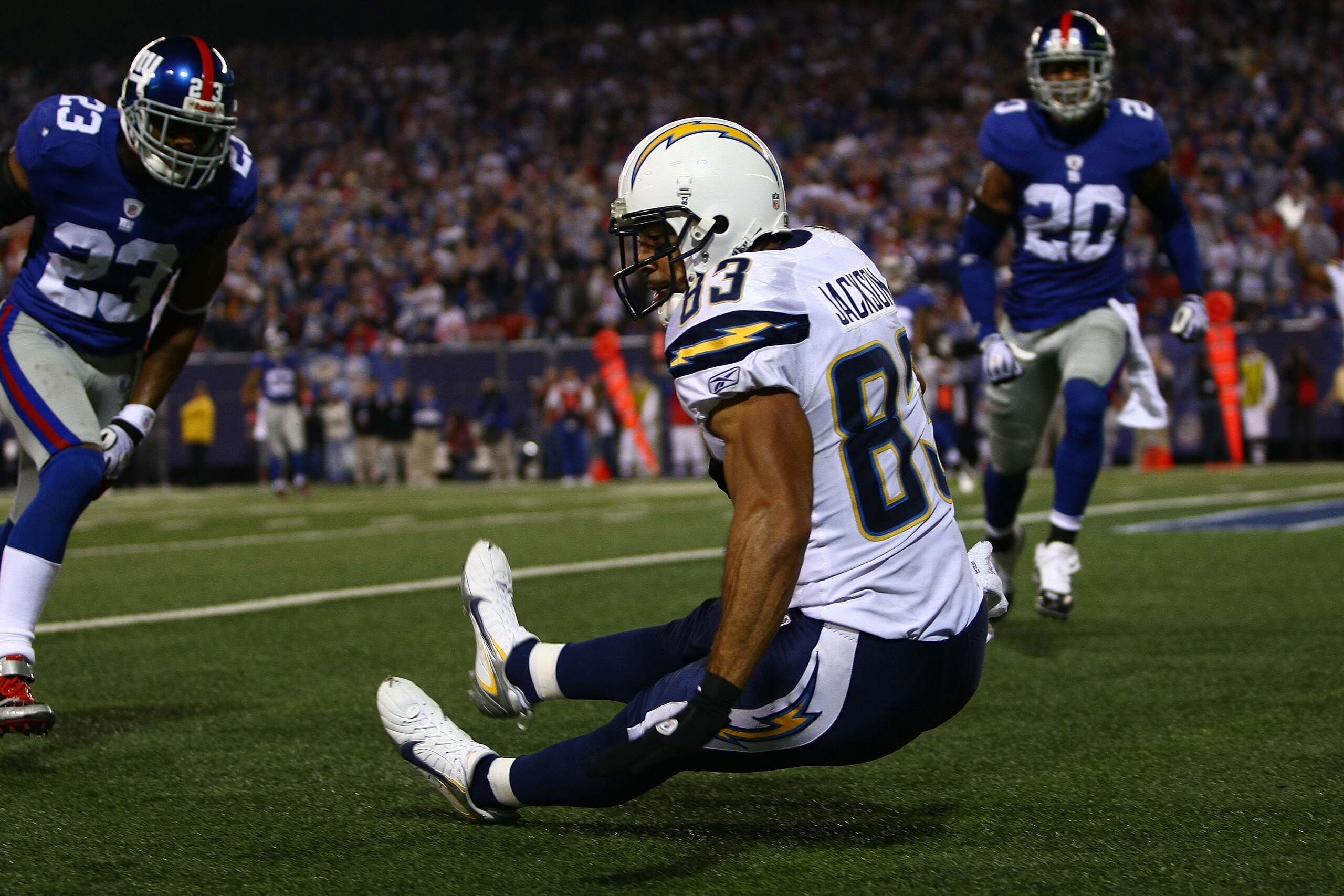 EAST RUTHERFORD, NJ - NOVEMBER 08: Vincent Jackson #83 of the San Diego Chargers makes the winning touchdown catch against  the New York Giants on November 8, 2009 at Giants Stadium in East Rutherford, New Jersey.  (Photo by Chris McGrath/Getty Images)