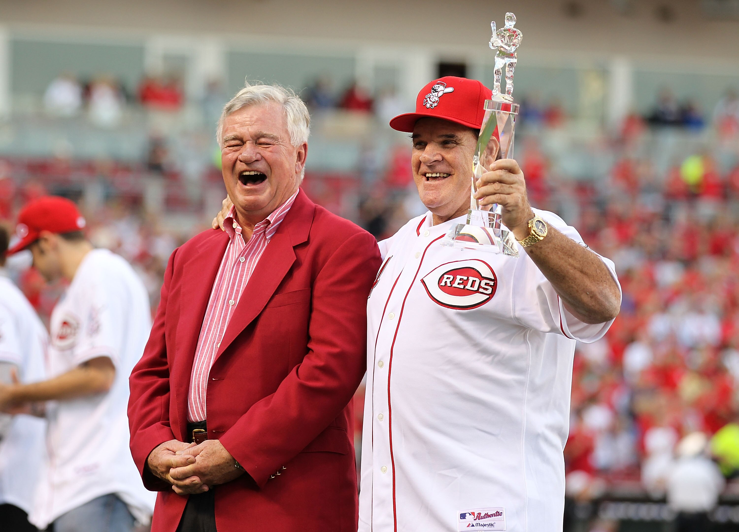 CINCINNATI - SEPTEMBER 11:  Bob Castellini the CEO of the Cincinnati Reds and Pete Rose share a laugh during the ceremony celebrating the 25th anniversary of his breaking the career hit record. Rose was honored before the start of the game between the Pit
