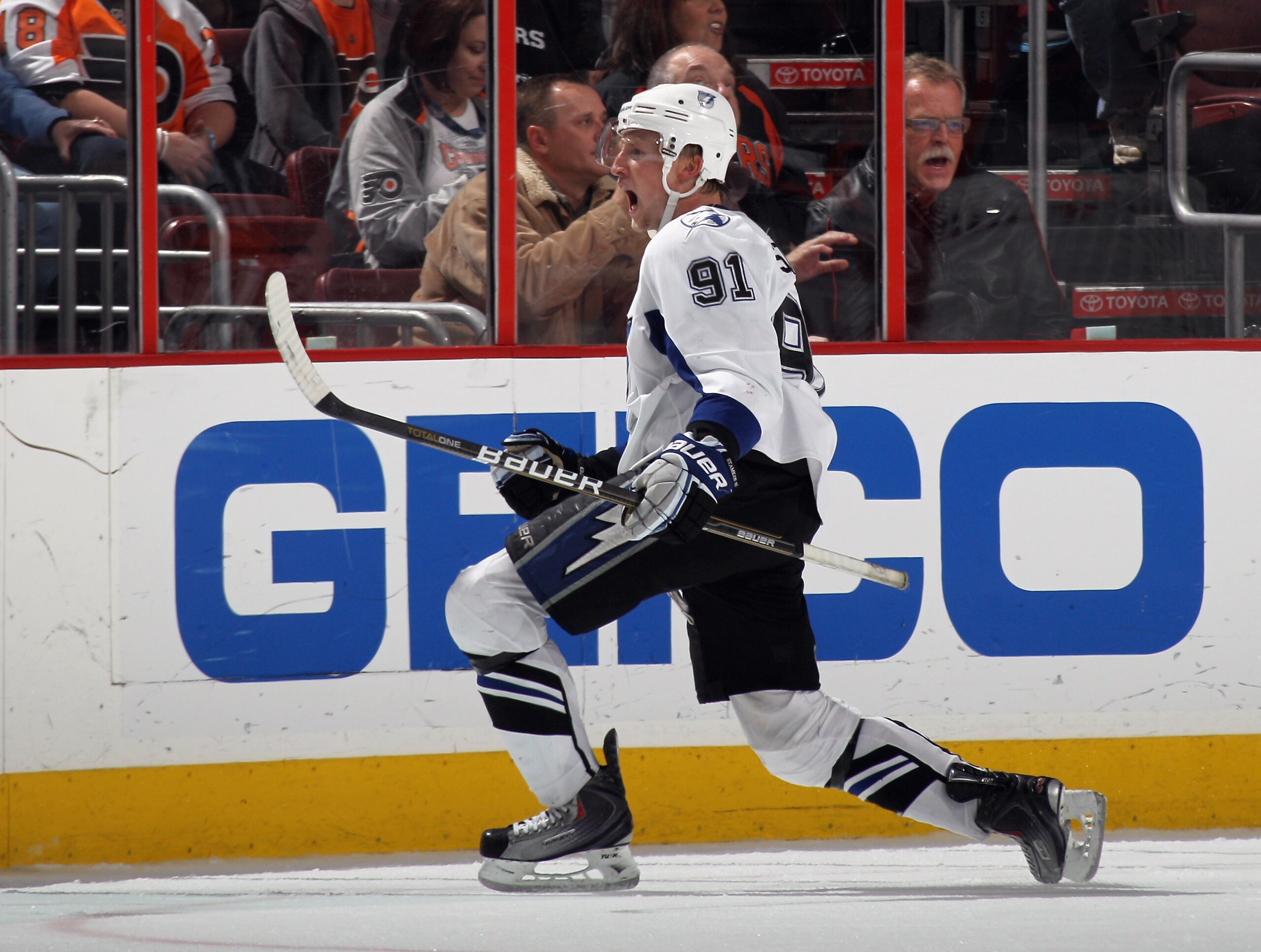 PHILADELPHIA - NOVEMBER 18:  Steven Stamkos #91 of the Tampa Bay Lightning scores the hattrick in the second period against the Philadelphia Flyers at the Wells Fargo Center on November 18, 2010 in Philadelphia, Pennsylvania.  (Photo by Bruce Bennett/Gett