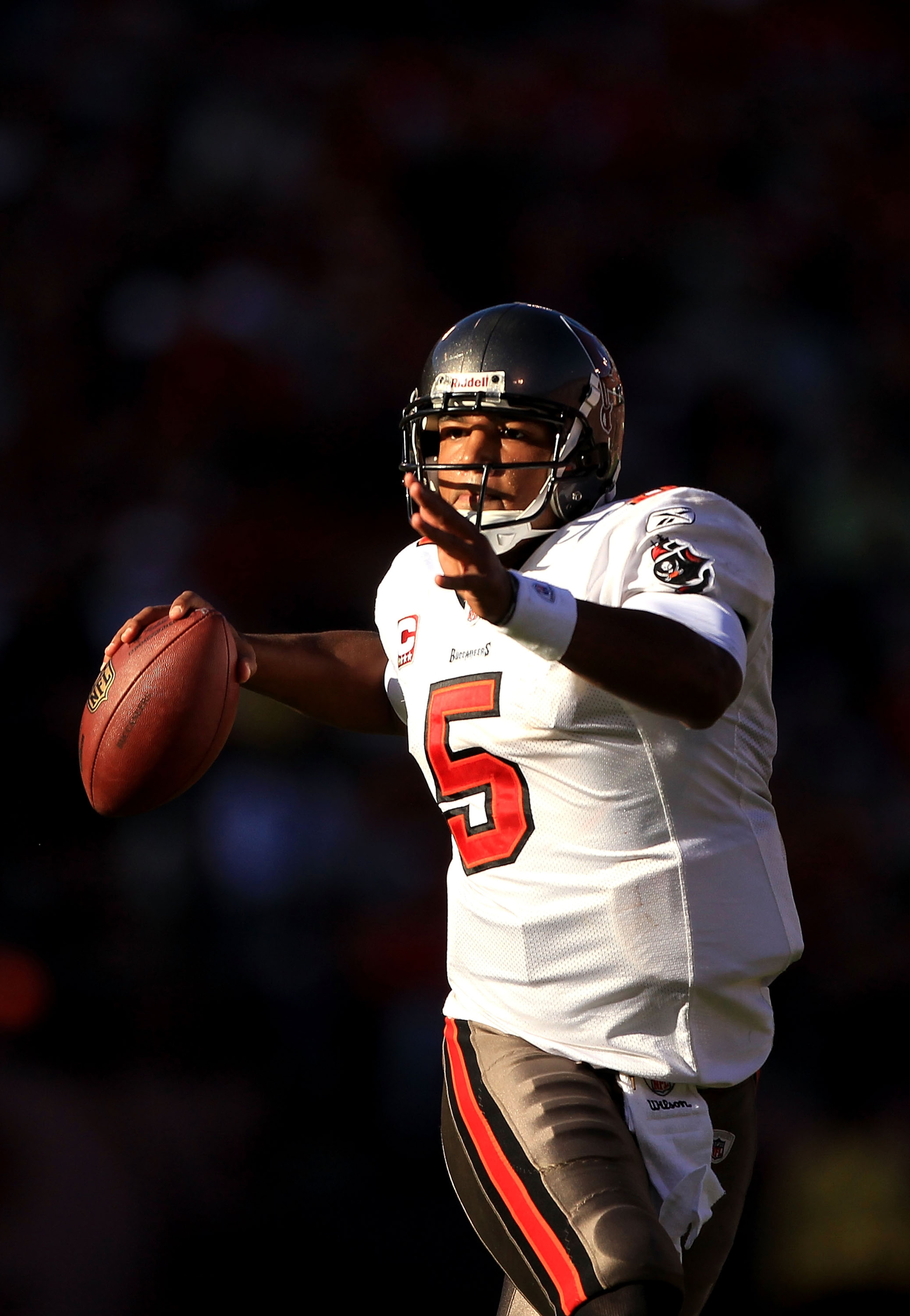 SAN FRANCISCO - NOVEMBER 21:  Josh Freeman #5 of the Tampa Bay Buccaneers looks to pass the ball against the San Francisco 49ers at Candlestick Park on November 21, 2010 in San Francisco, California.  (Photo by Ezra Shaw/Getty Images)