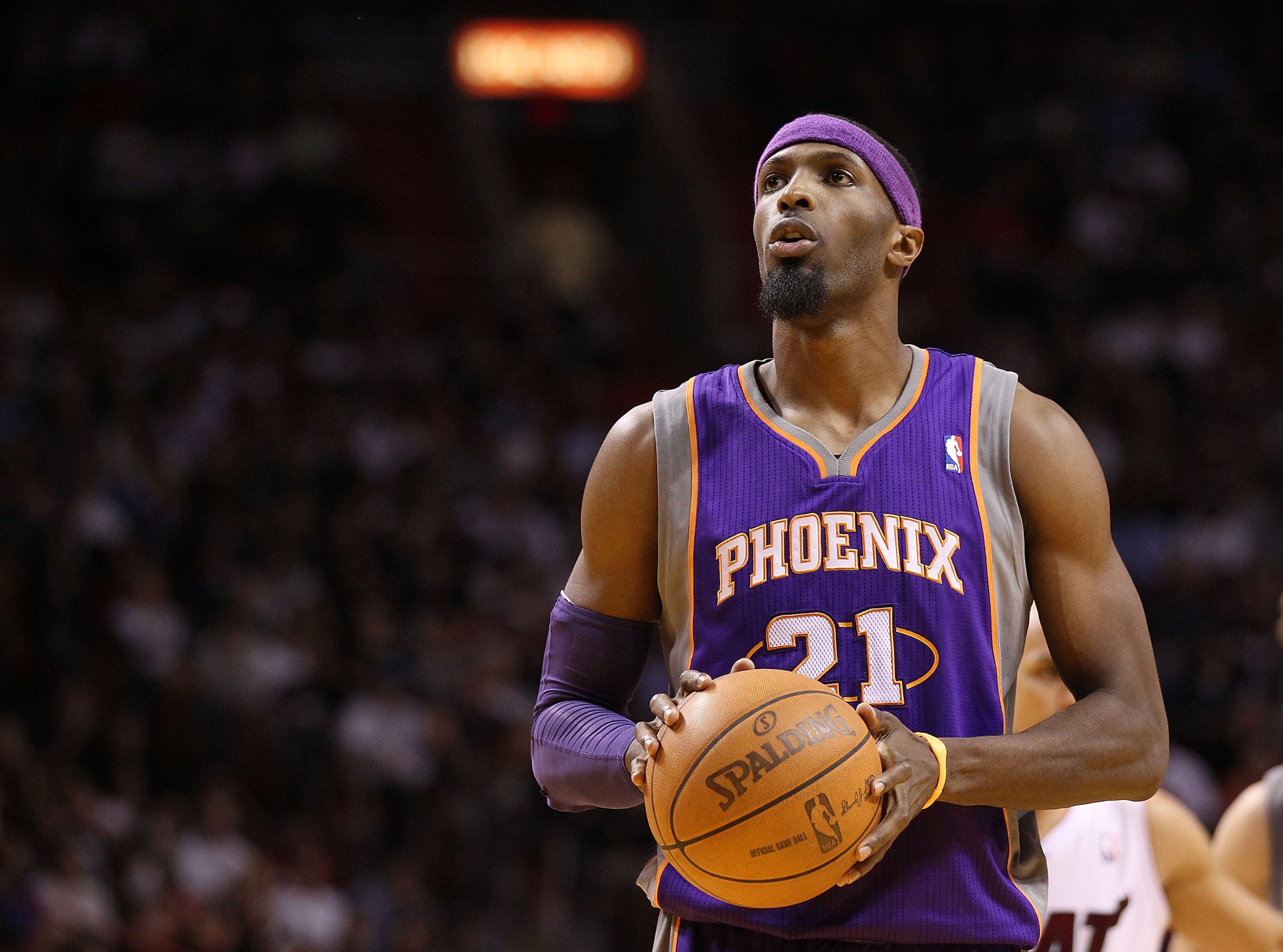 MIAMI - NOVEMBER 17:  Hakim Warrick #21 of the Phoenix Suns shoots a freethrow during a game against the  Miami Heat at American Airlines Arena on November 17, 2010 in Miami, Florida. NOTE TO USER: User expressly acknowledges and agrees that, by downloadi