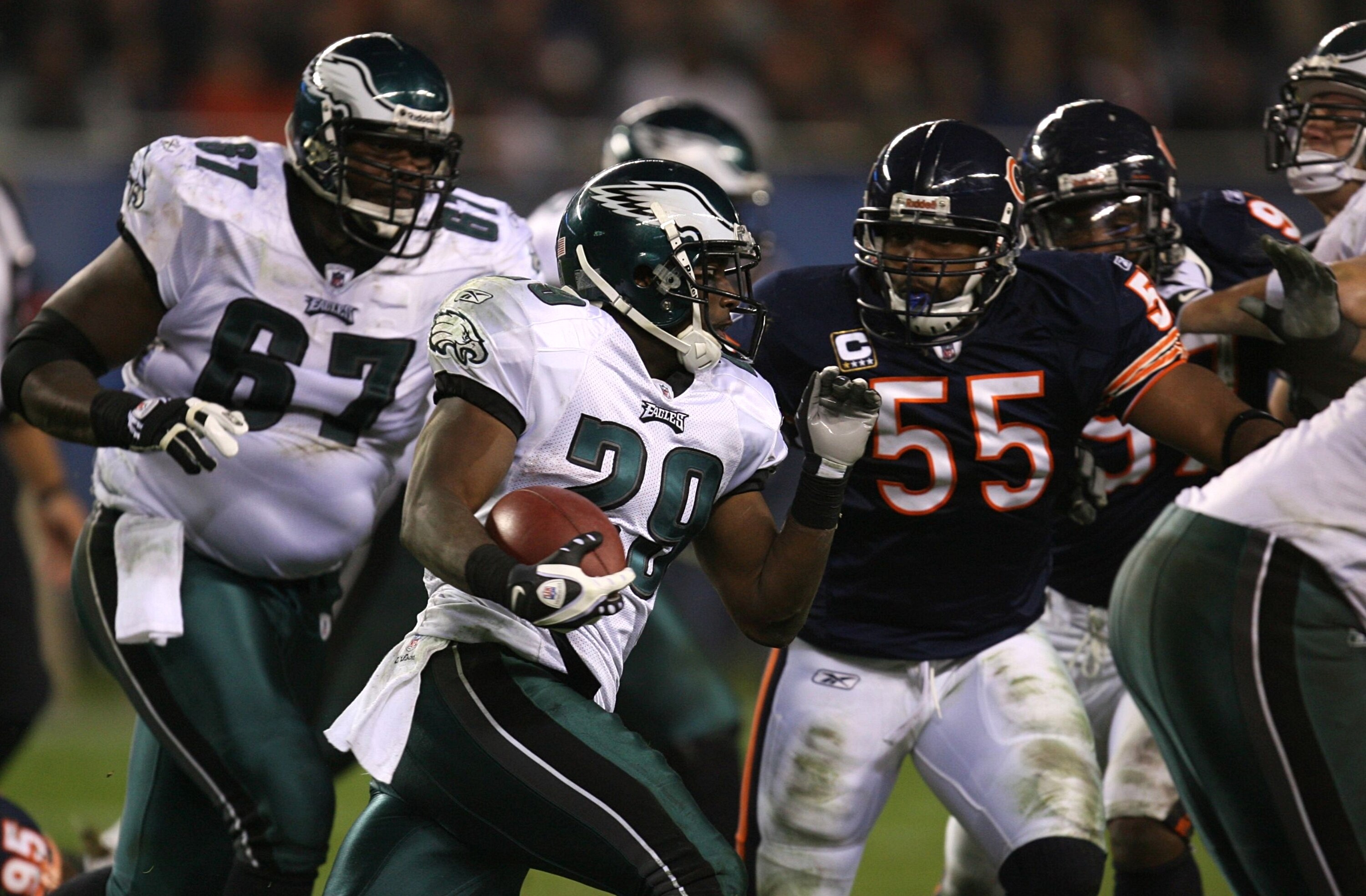 CHICAGO - NOVEMBER 22: LeSean McCoy #29 of the Philadelphia Eagles runs the ball in the second half against Lance Briggs #55 of the Chicago Bears at Soldier Field on November 22, 2009 in Chicago, Illinois.  (Photo by Jonathan Daniel/Getty Images)