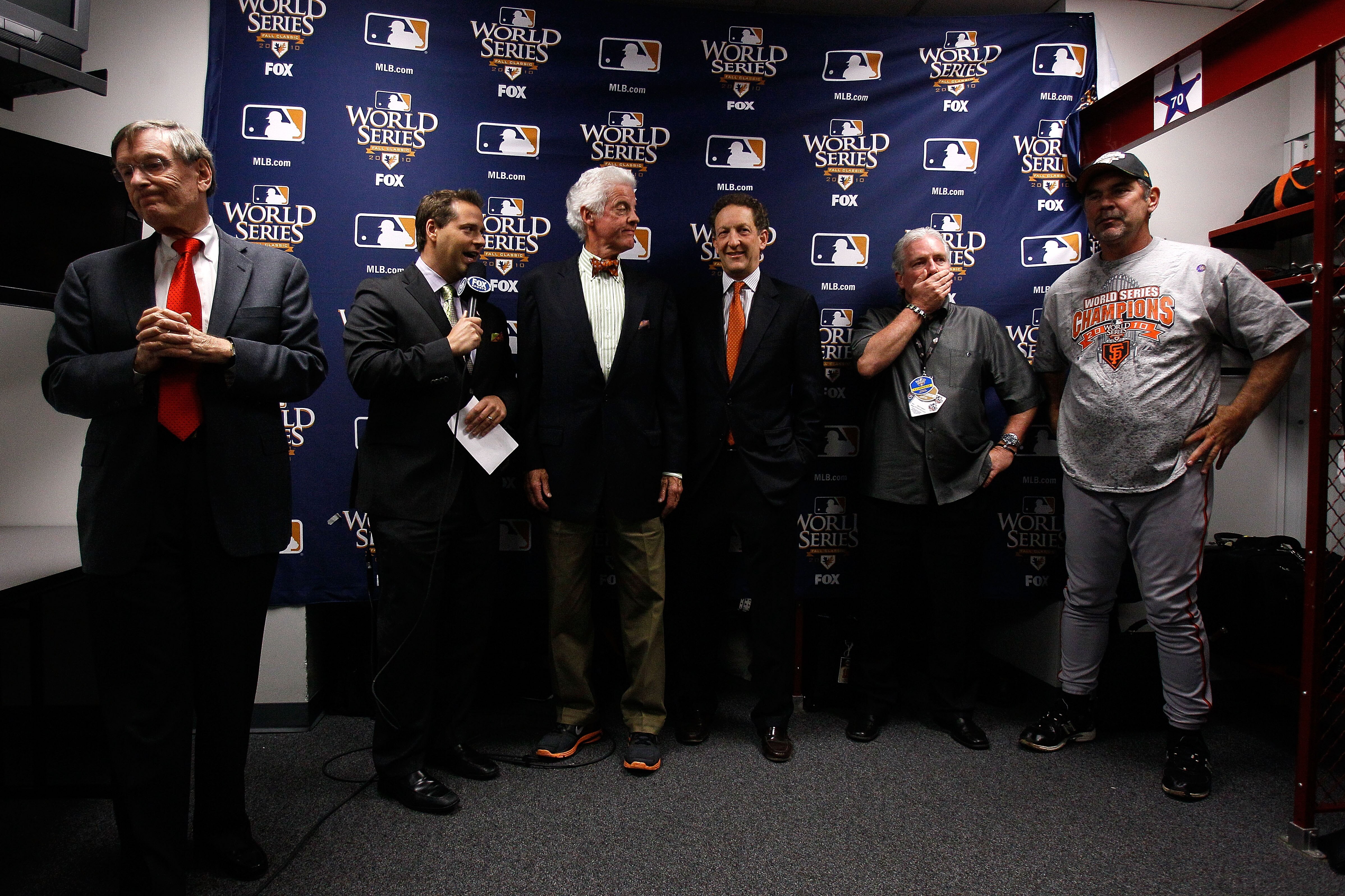 ARLINGTON, TX - NOVEMBER 01:  (L-R) Major League Baseball Commissioner Bud Selig, Fox announcer Chris Rose, owner of the San Francisco Giants William H. Neukom, unidentified person, Giants General Manager Brian Sabean and manager Bruce Bochy stand in the