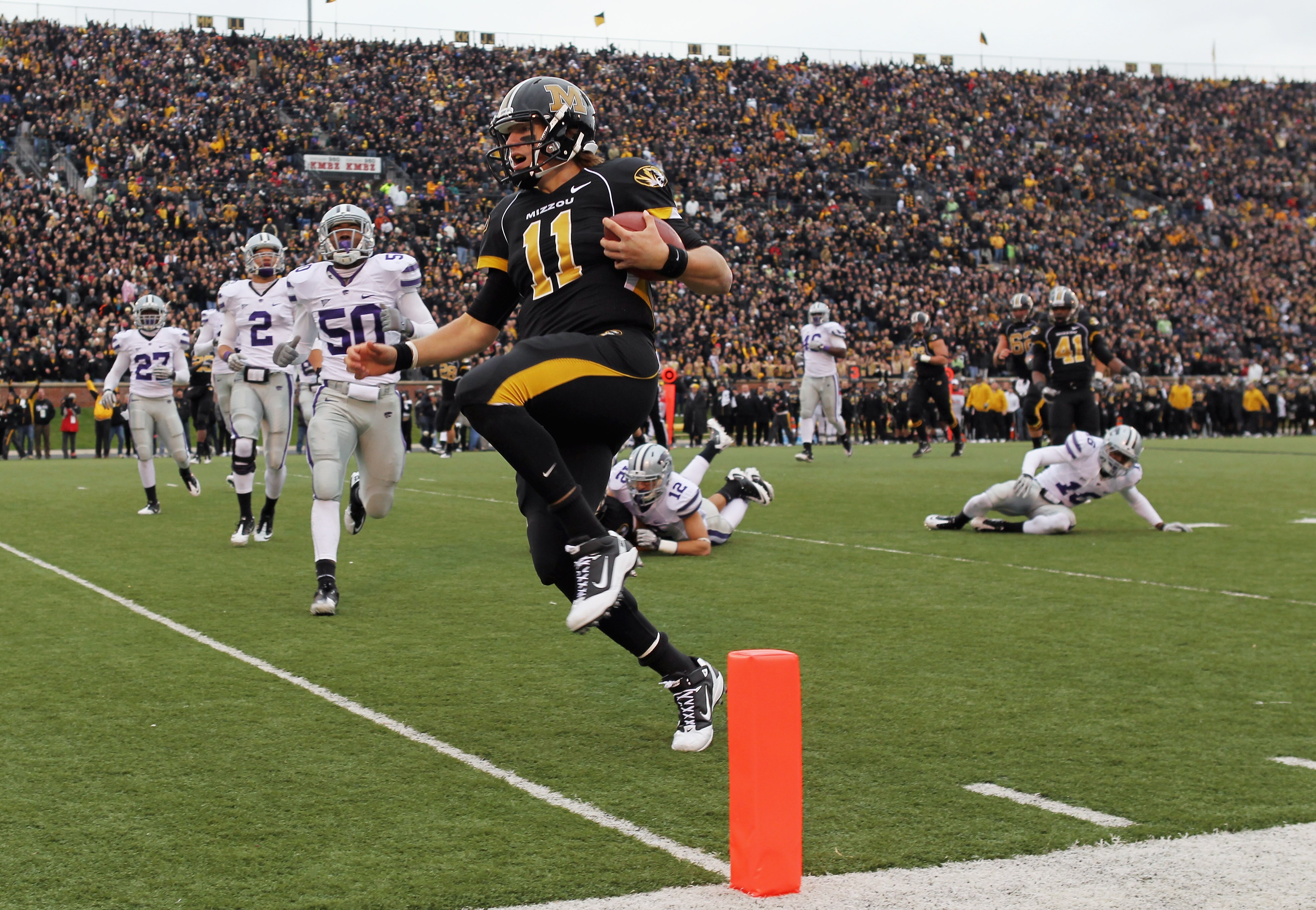 COLUMBIA, MO - NOVEMBER 13:  Quarterback Blaine Gabbert #11 of the Missouri Tigers carries the ball into the endzone for a touchdown during the game against the Kansas State Wildcats on November 13, 2010 at Faurot Field/Memorial Stadium in Columbia, Misso