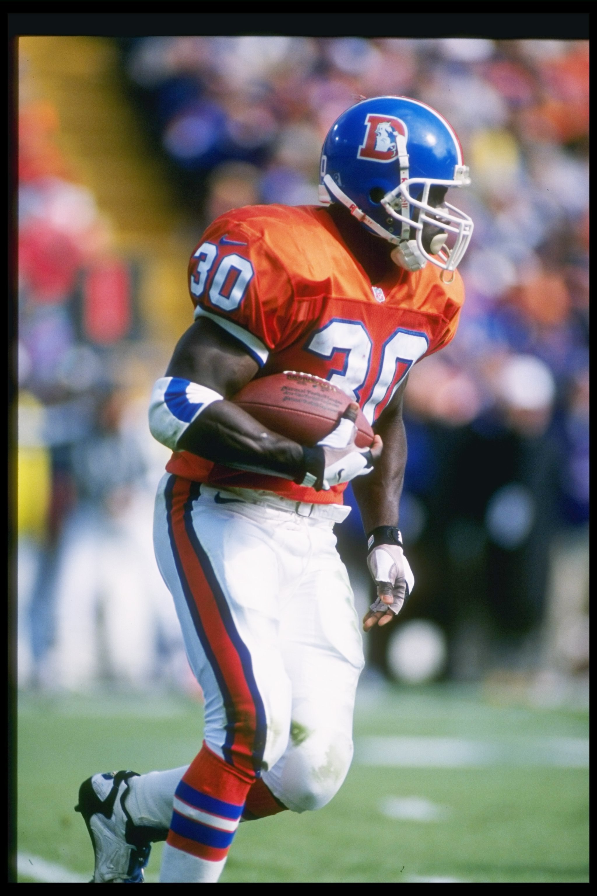 20 Oct 1996:  Running back Terrell Davis of the Denver Broncos moves the ball during a game against the Baltimore Ravens at Mile High Stadium in Denver, Colorado.  The Broncos won the game, 45-34. Mandatory Credit: Brian Bahr  /Allsport