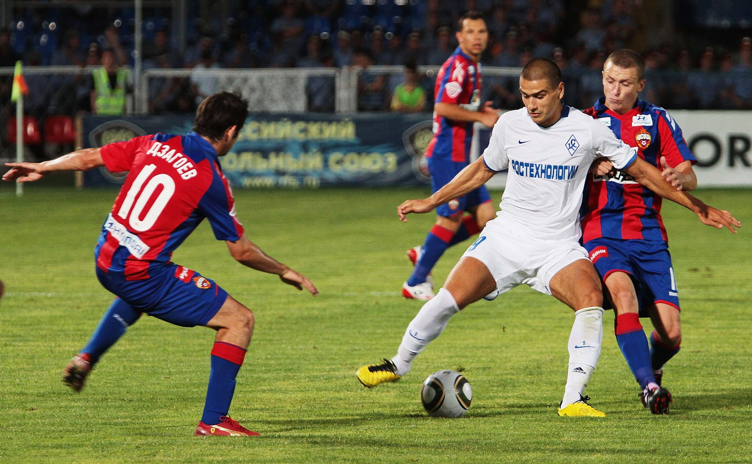 SAMARA, RUSSIA - JULY 19: Yevgeni Savin (2nd R) of Krylya Sovetov Samara battles for the ball with Alan Dzagoev (L) and Pavel Mamaev of PFC CSKA Moscow during the Russian Football League Championship match between Krylya Sovetov Samara and PFC CSKA Moscow