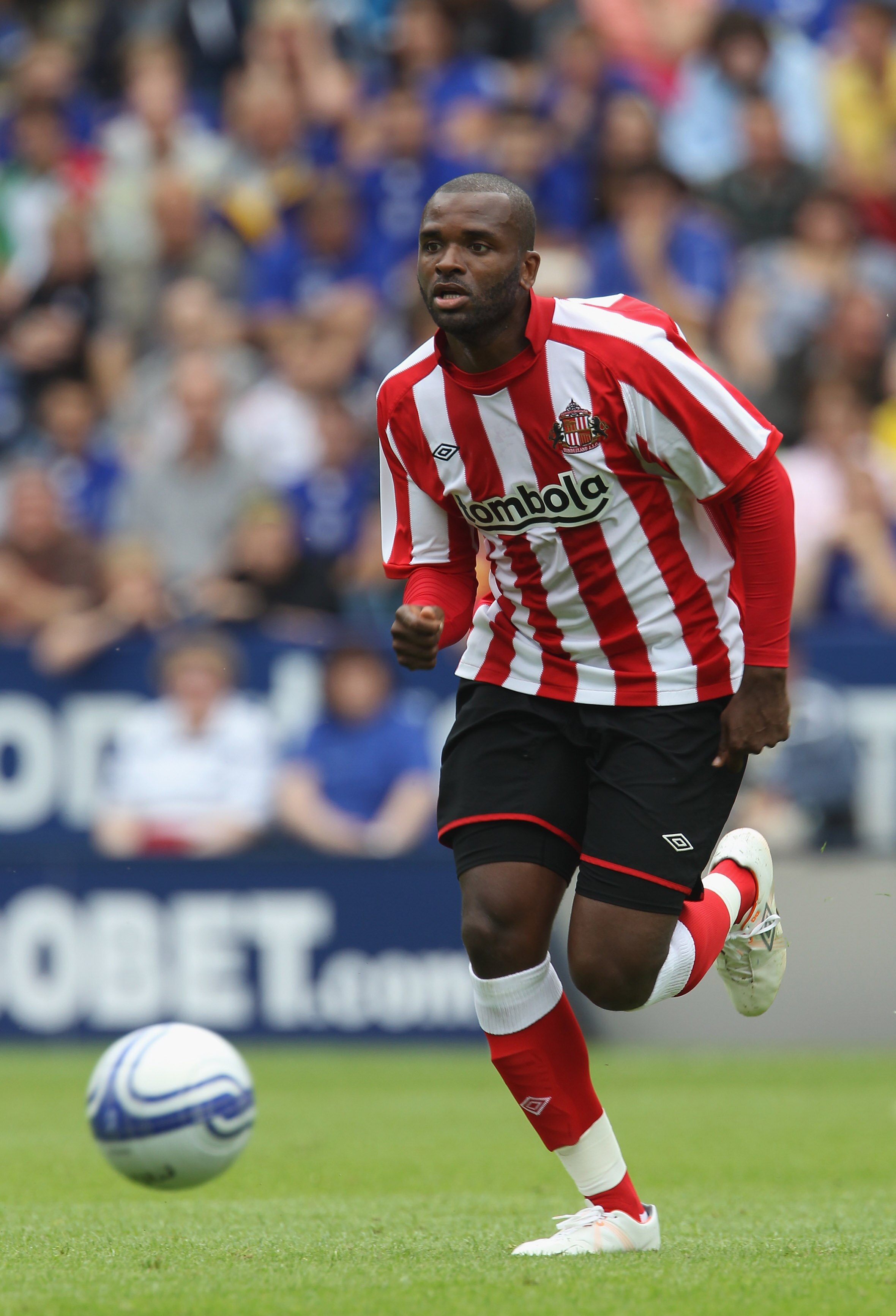 LEICESTER, ENGLAND - JULY 31:  Darren Bent of Sunderland during a pre-season friendly between Leicester City and Sunderland at the Walker's Stadium on July 31, 2010 in Leicester, England.  (Photo by Phil Cole/Getty Images)