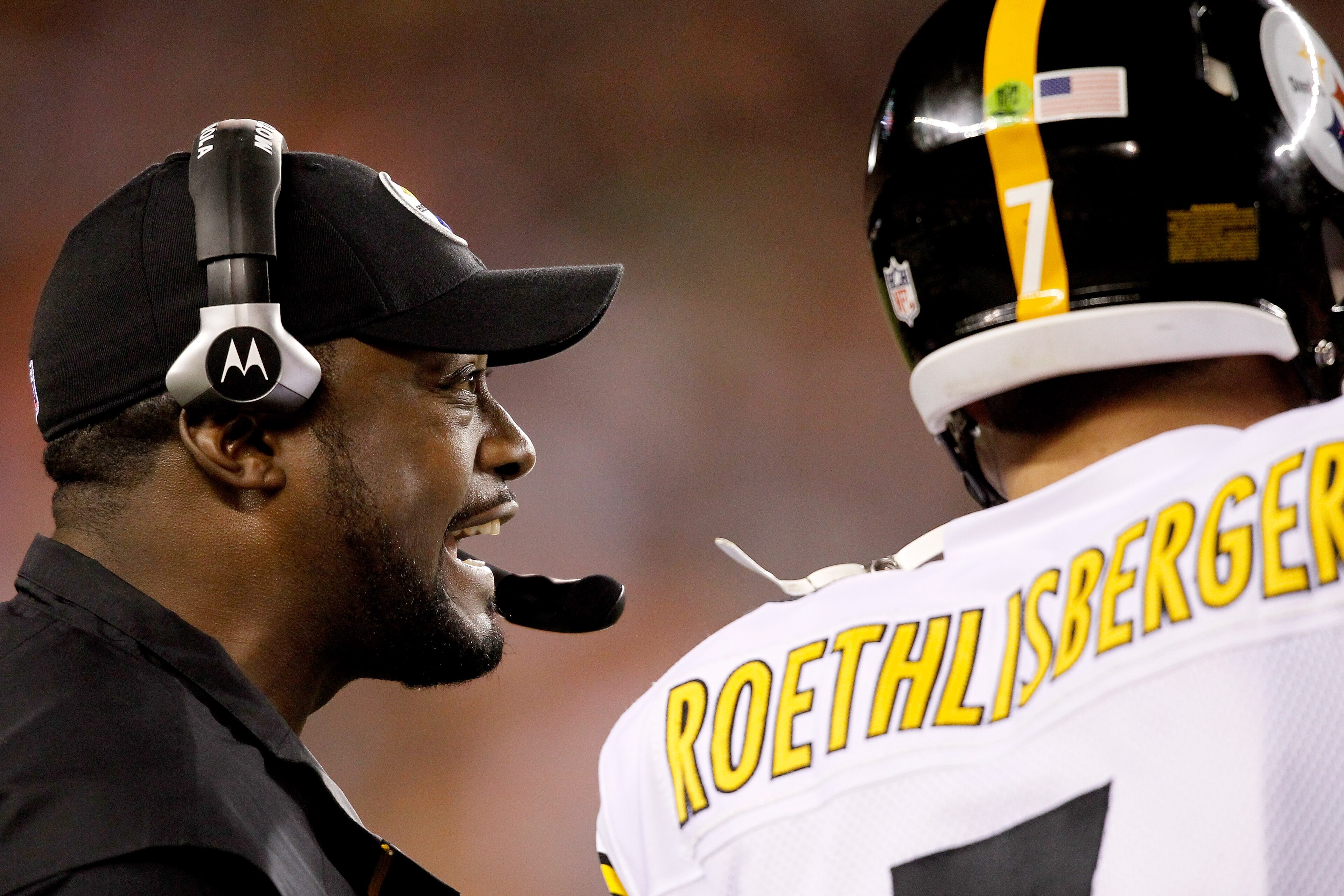 CINCINNATI - NOVEMBER 08:  Head coach Mike Tomlin of the Pittsburgh Steelers on the sidelines against the Cincinnati Bengals at Paul Brown Stadium on November 8, 2010 in Cincinnati, Ohio.  (Photo by Matthew Stockman/Getty Images)