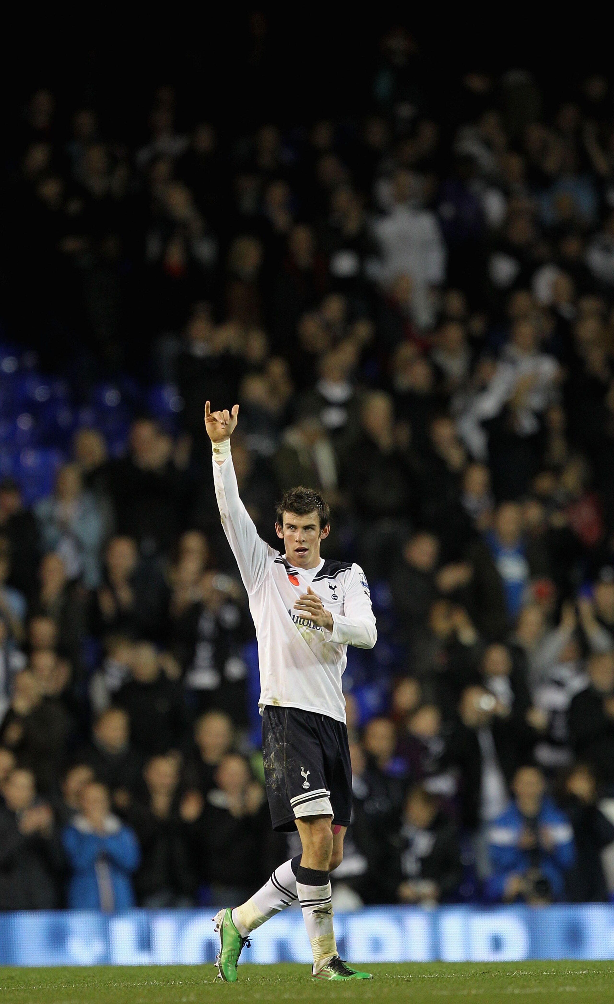 LONDON, ENGLAND - NOVEMBER 13:  Gareth Bale of Tottenham acknowledges the fans after the Barclays Premier League match between Tottenham Hotspur and Blackburn Rovers at White Hart Lane on November 13, 2010 in London, England.  (Photo by Hamish Blair/Getty