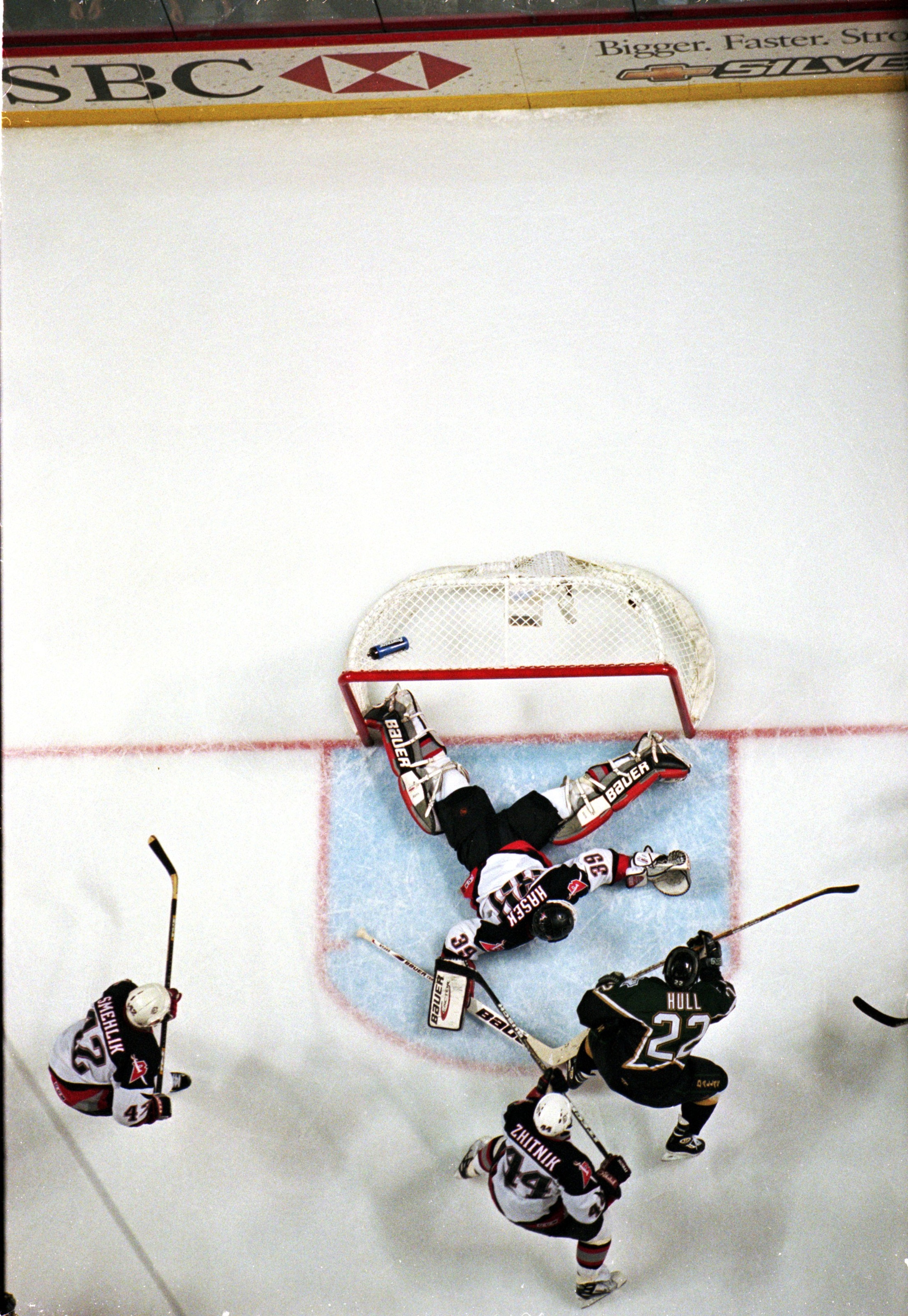 19 Jun 1999:  Goalie Dominik Hasek #39 of the Buffalo Sabres misses the final puck which was shot by Brett Hull #22 of the Dallas Stars during the Stanley Cup Finals game at the Marine Midland Arena in Buffalo, New York. The Dallas Stars defeated the Sabr