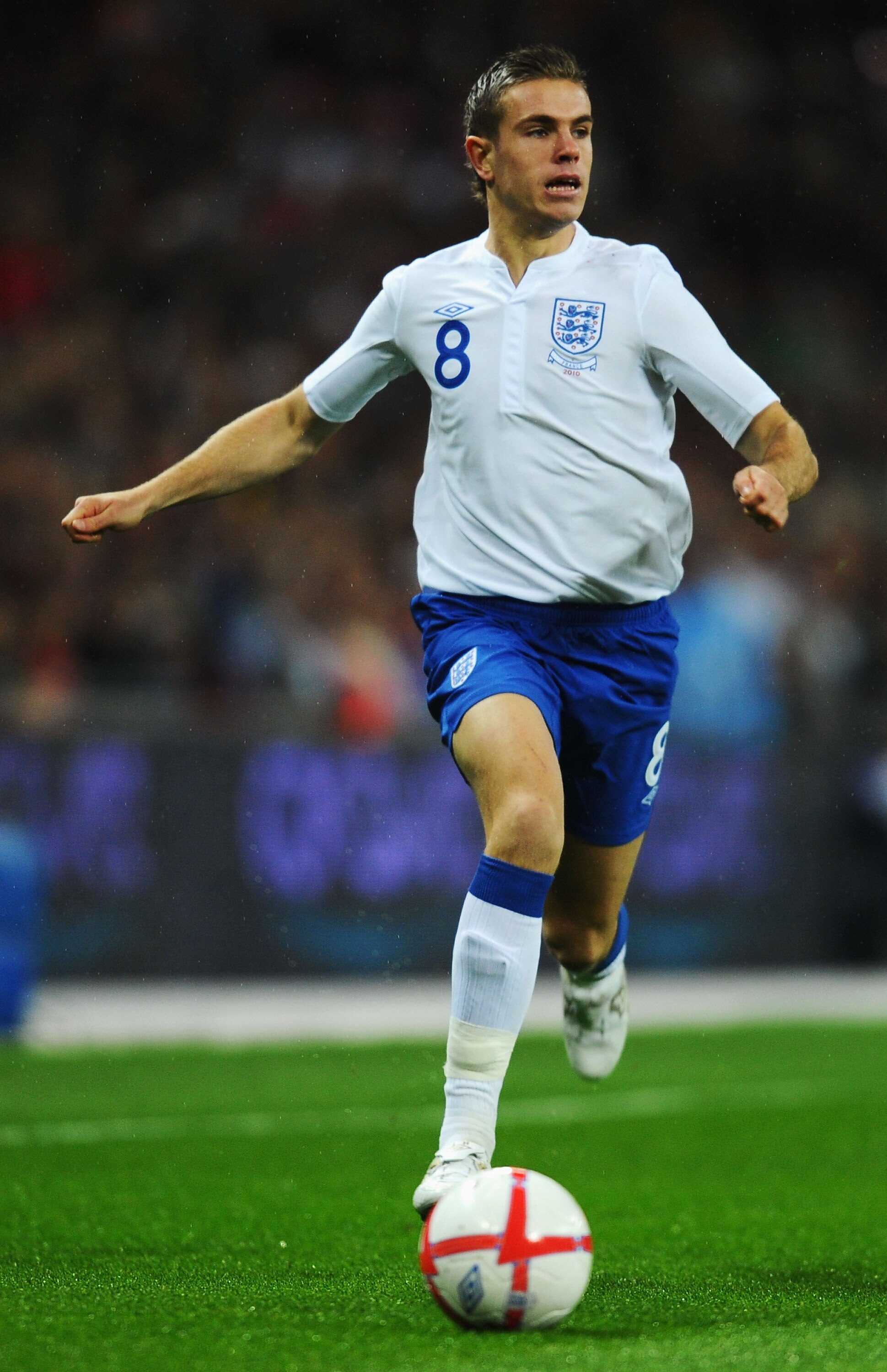 LONDON, ENGLAND - NOVEMBER 17:  Jordan Henderson of England runs with the ball during the international friendly match between England and France at Wembley Stadium on November 17, 2010 in London, England.  (Photo by Mike Hewitt/Getty Images)
