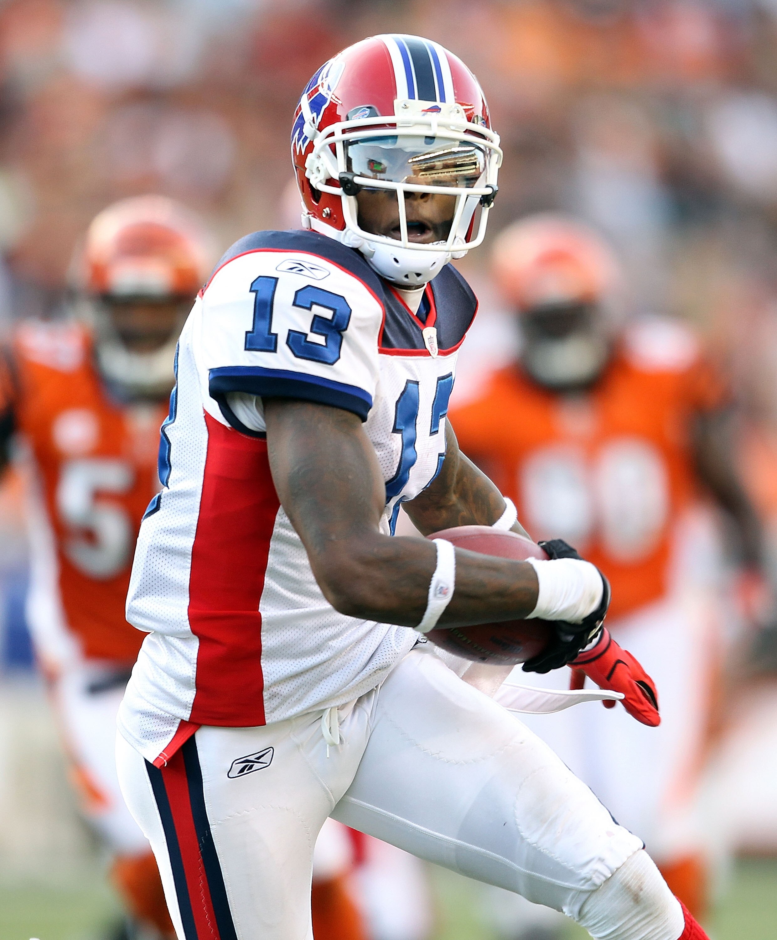 CINCINNATI - NOVEMBER 21:  Steve Johnson #13 of the Buffalo Bills runs for a touchdown during NFL game against the Cincinnati Bengals at Paul Brown Stadium on November 21, 2010 in Cincinnati, Ohio. The Bills won 49-21.  (Photo by Andy Lyons/Getty Images)