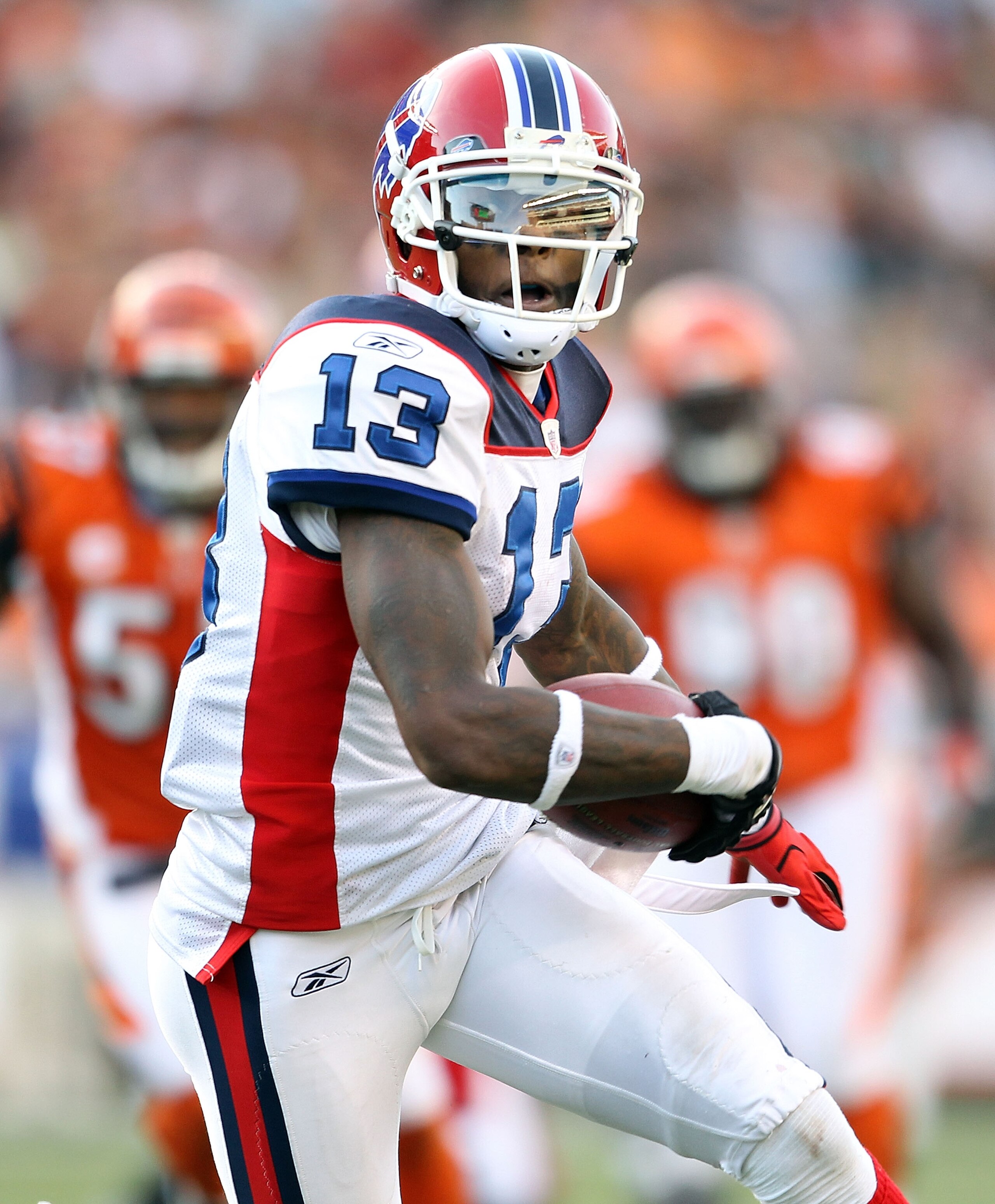 CINCINNATI - NOVEMBER 21:  Steve Johnson #13 of the Buffalo Bills runs for a touchdown during NFL game against the Cincinnati Bengals at Paul Brown Stadium on November 21, 2010 in Cincinnati, Ohio. The Bills won 49-21.  (Photo by Andy Lyons/Getty Images)
