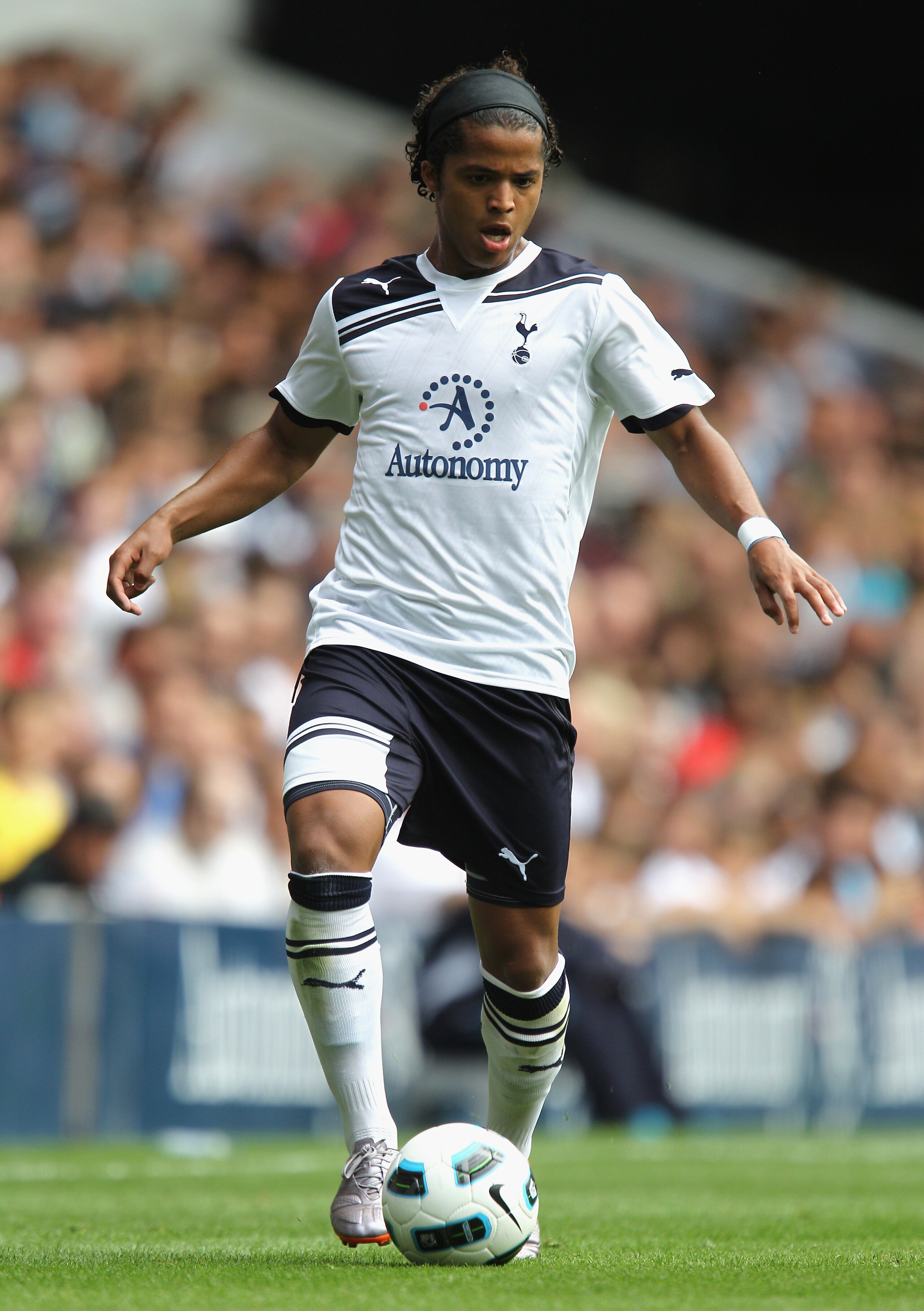 LONDON, ENGLAND - AUGUST 07:  Giovani Dos Santos of Tottenham Hotspur in action during the pre-season friendly match between Tottenham Hotspur and Fiorentina at White Hart Lane on August 7, 2010 in London, England.  (Photo by Paul Gilham/Getty Images)