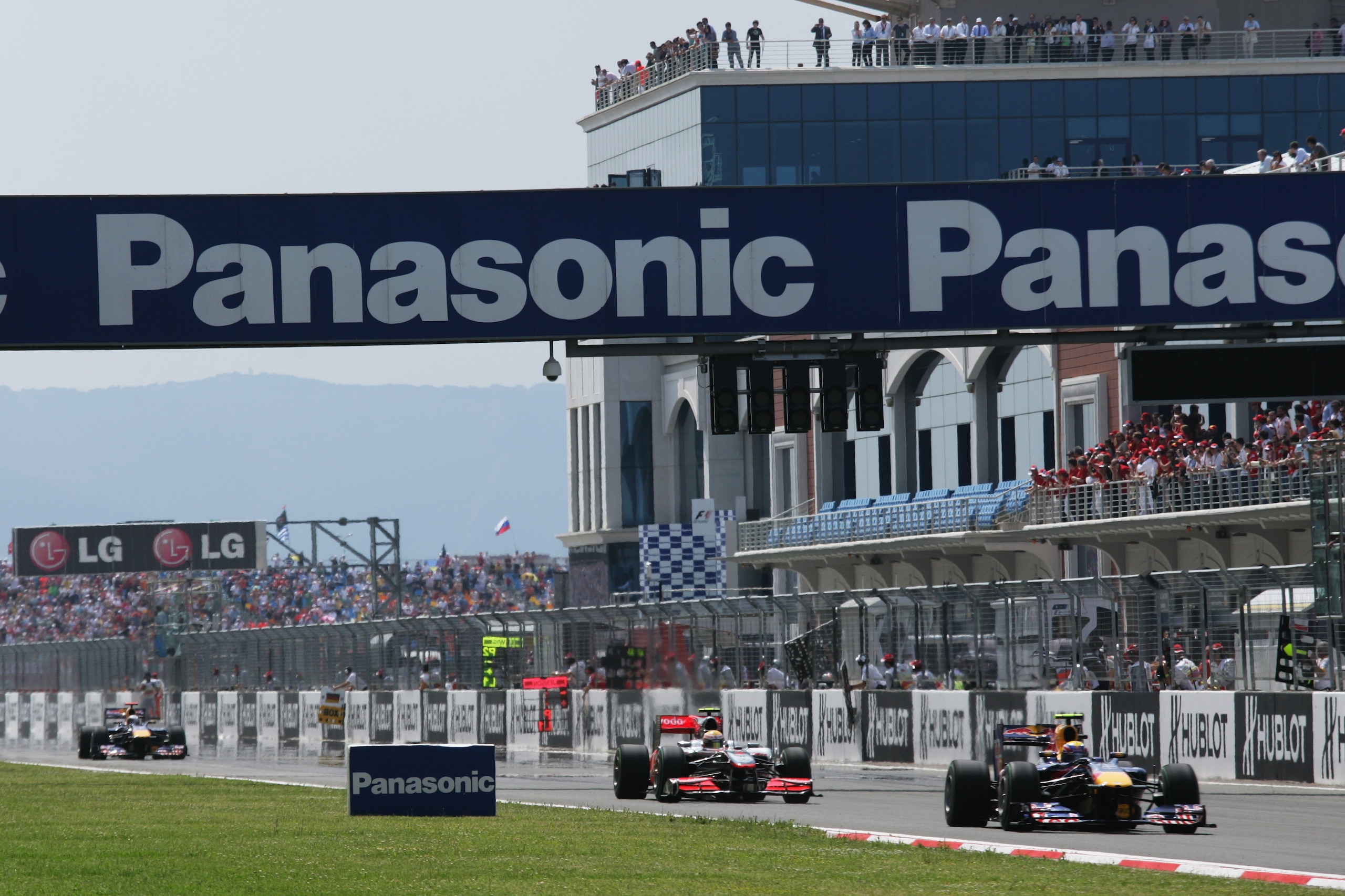 ISTANBUL, TURKEY - MAY 30: Cars race down the grandstand straight during the Turkish Formula One Grand Prix at Istanbul Park on May 30, 2010, in Istanbul, Turkey. (Photo by Ker Robertson/Getty Images) ISTANBUL, TURKEY - MAY 30: Cars race down the grandstand straight during the Turkish Formula One Grand Prix at Istanbul Park on May 30, 2010, in Istanbul, Turkey. (Photo by Ker Robertson/Getty Images)