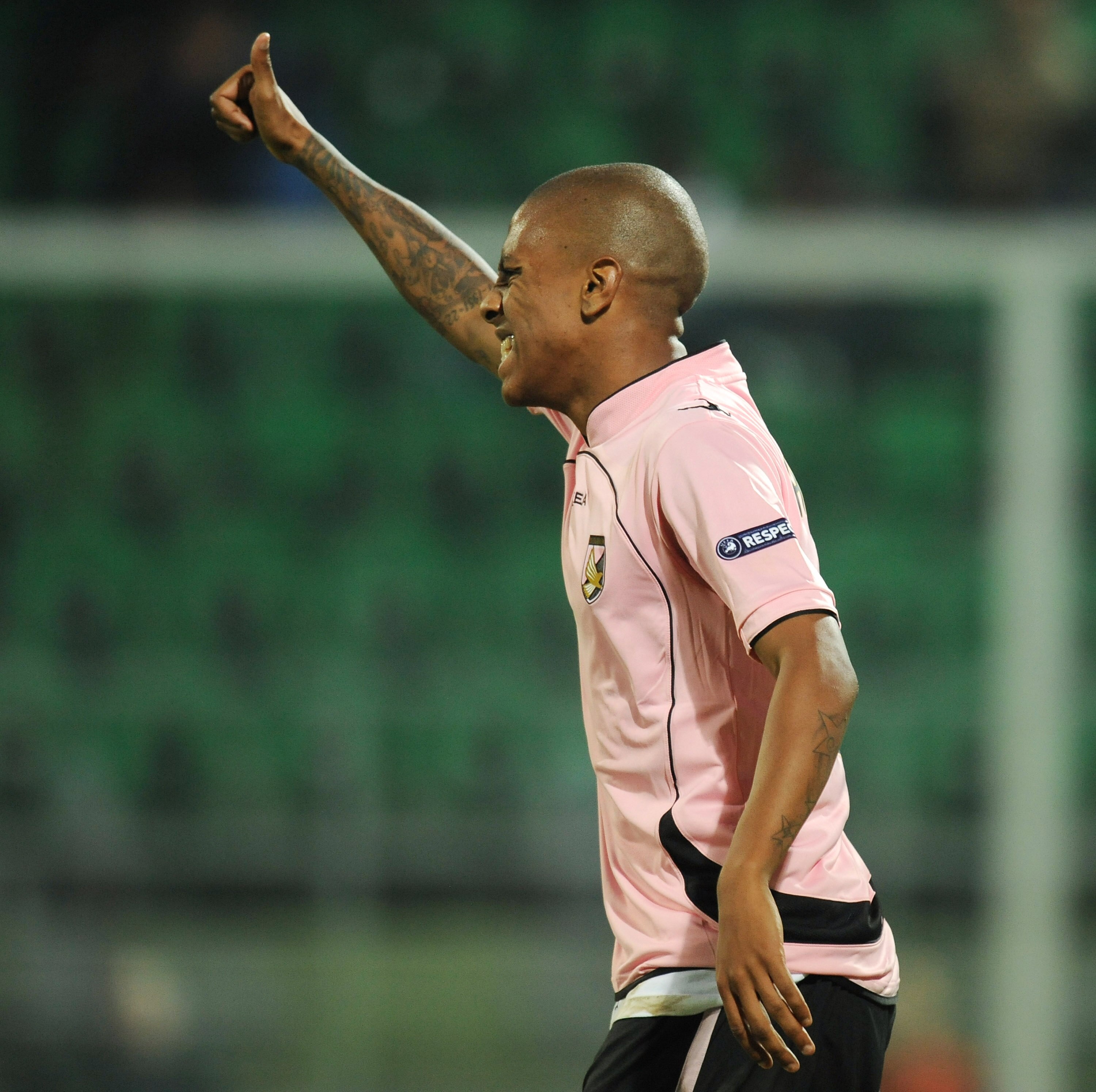 PALERMO, ITALY - OCTOBER 21:  Abel Hernandez of Palermo gestures during the UEFA Europa League Group F match between US Citta di Palermo and CSKA Moscow at Stadio Renzo Barbera on October 21, 2010 in Palermo, Italy.  (Photo by Tullio M. Puglia/Getty Image