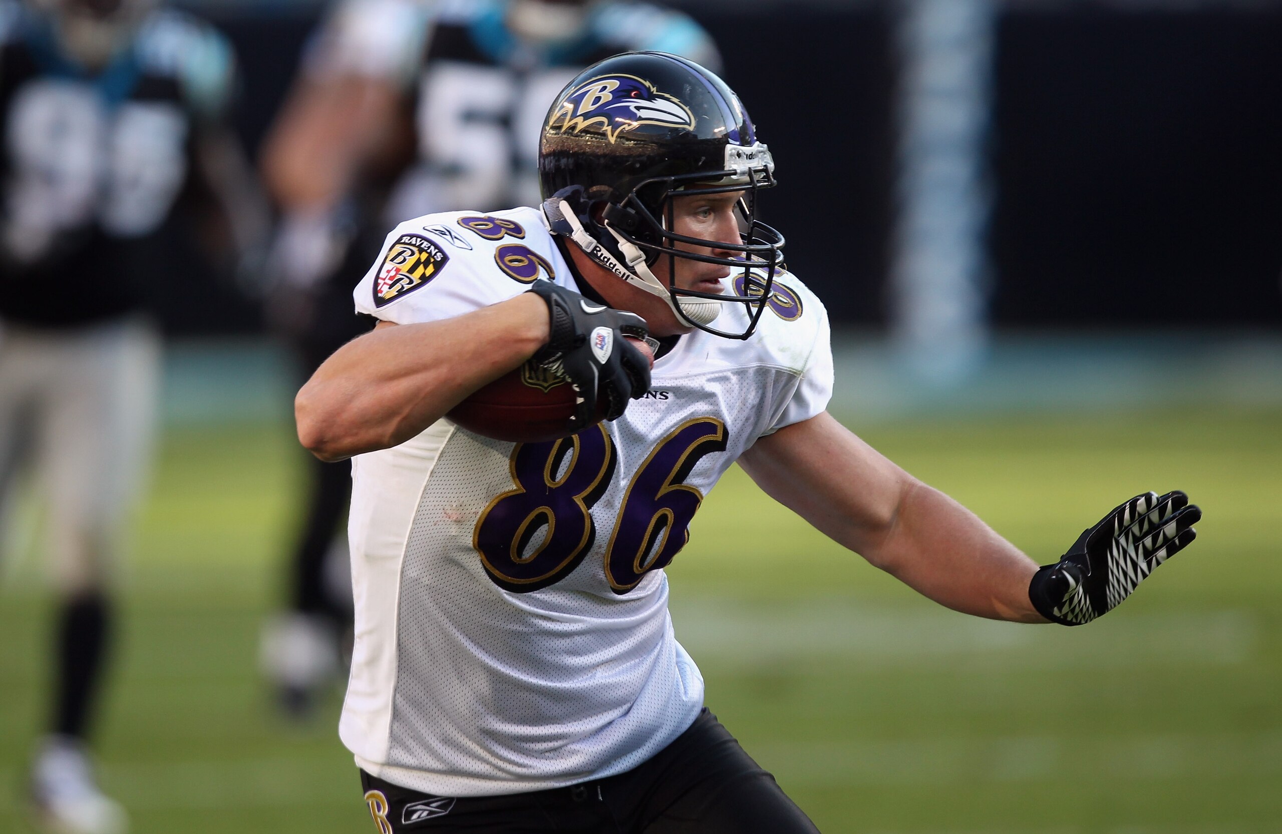 CHARLOTTE, NC - NOVEMBER 21:  Todd Heap #86 of the Baltimore Ravens against the Carolina Panthers at Bank of America Stadium on November 21, 2010 in Charlotte, North Carolina.  (Photo by Streeter Lecka/Getty Images)