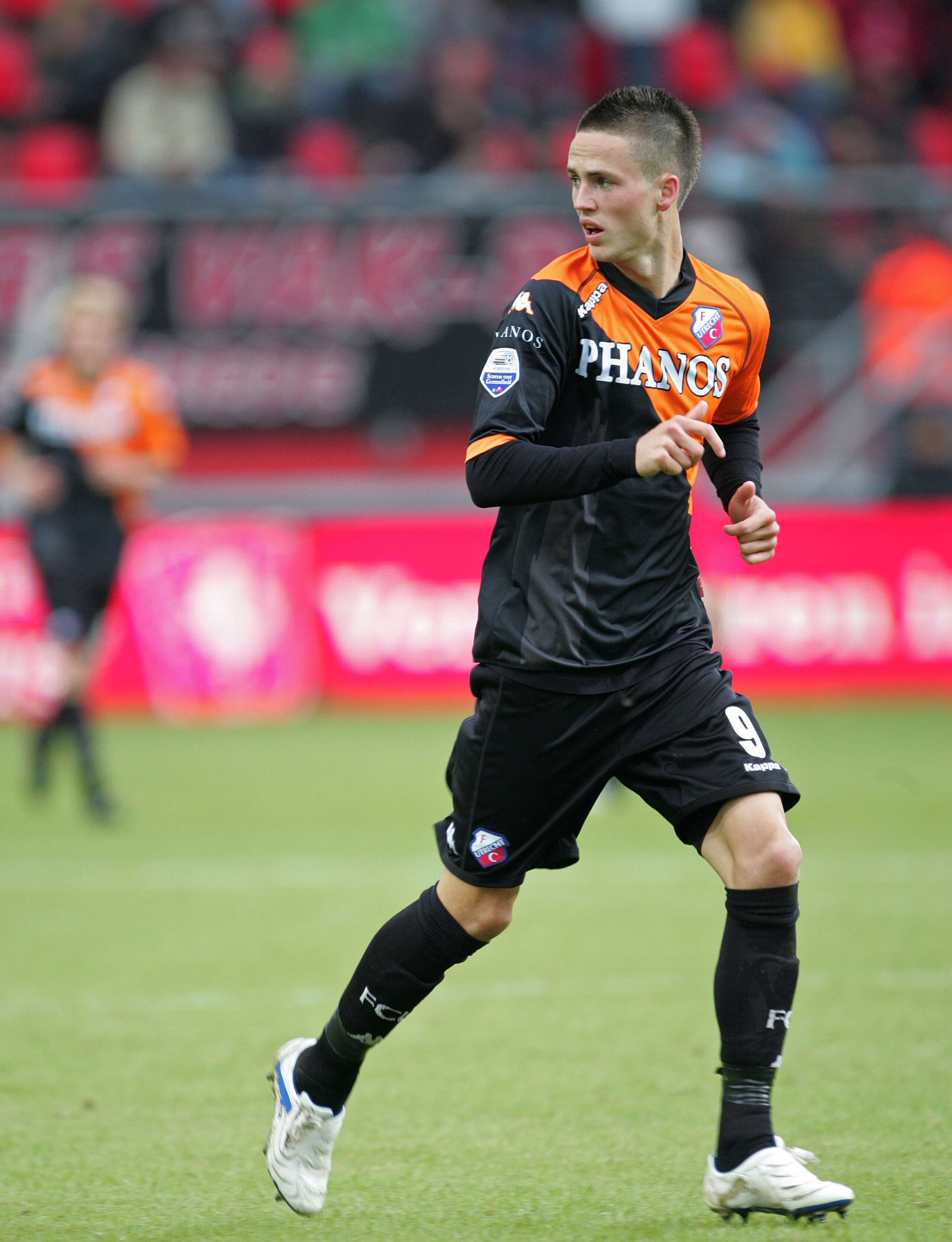 ENSCHEDE, NETHERLANDS - AUGUST 29:  Ricky van Wolfswinkel of FC Utrecht runs during the Eredivisie league match between FC Twente and FC Utrecht at the De Grolsch Veste Stadium on August 29, 2010 in Enschede, Netherlands.   (Photo by Anoek De Groot/EuroFo