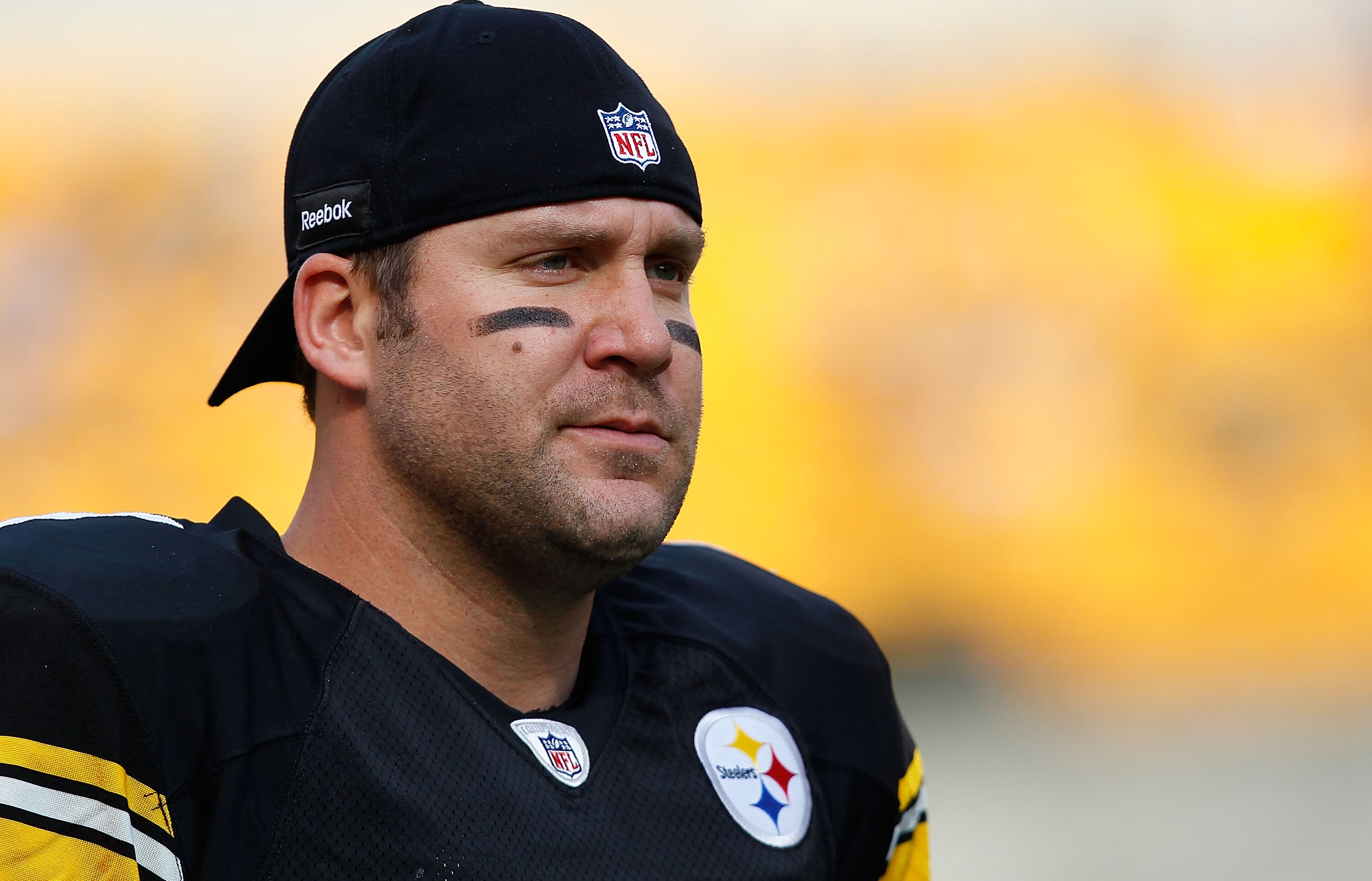 PITTSBURGH - NOVEMBER 21: Ben Roethlisberger #7 of the Pittsburgh Steelers watches his team warm up prior to the game against the Oakland Raiders on November 21, 2010 at Heinz Field in Pittsburgh, Pennsylvania.  (Photo by Jared Wickerham/Getty Images)