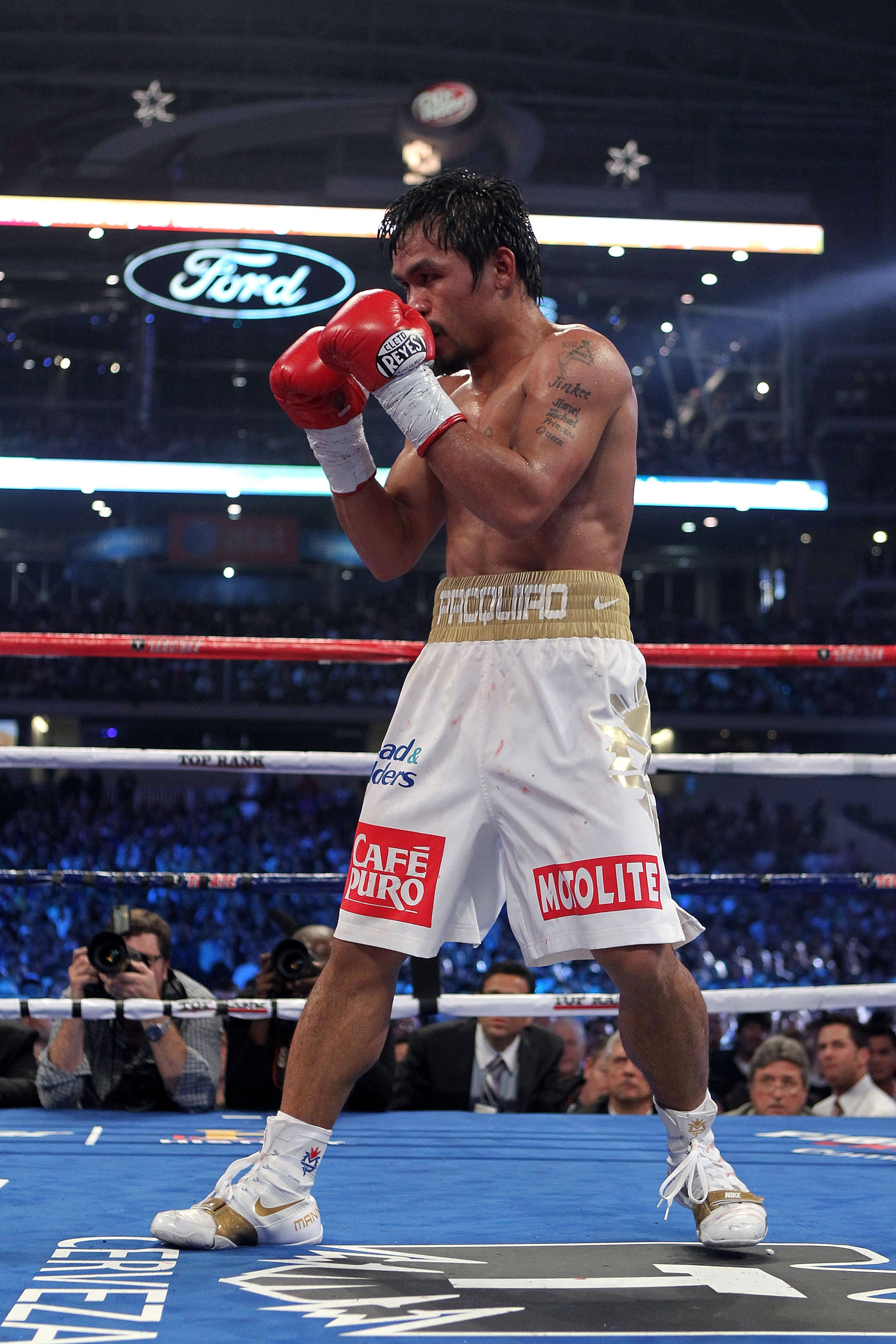 ARLINGTON, TX - NOVEMBER 13:  Manny Pacquiao (white trunks) of the Philippines fights against Antonio Margarito of Mexico during their WBC World Super Welterweight Title bout at Cowboys Stadium on November 13, 2010 in Arlington, Texas.  (Photo by Nick Lah